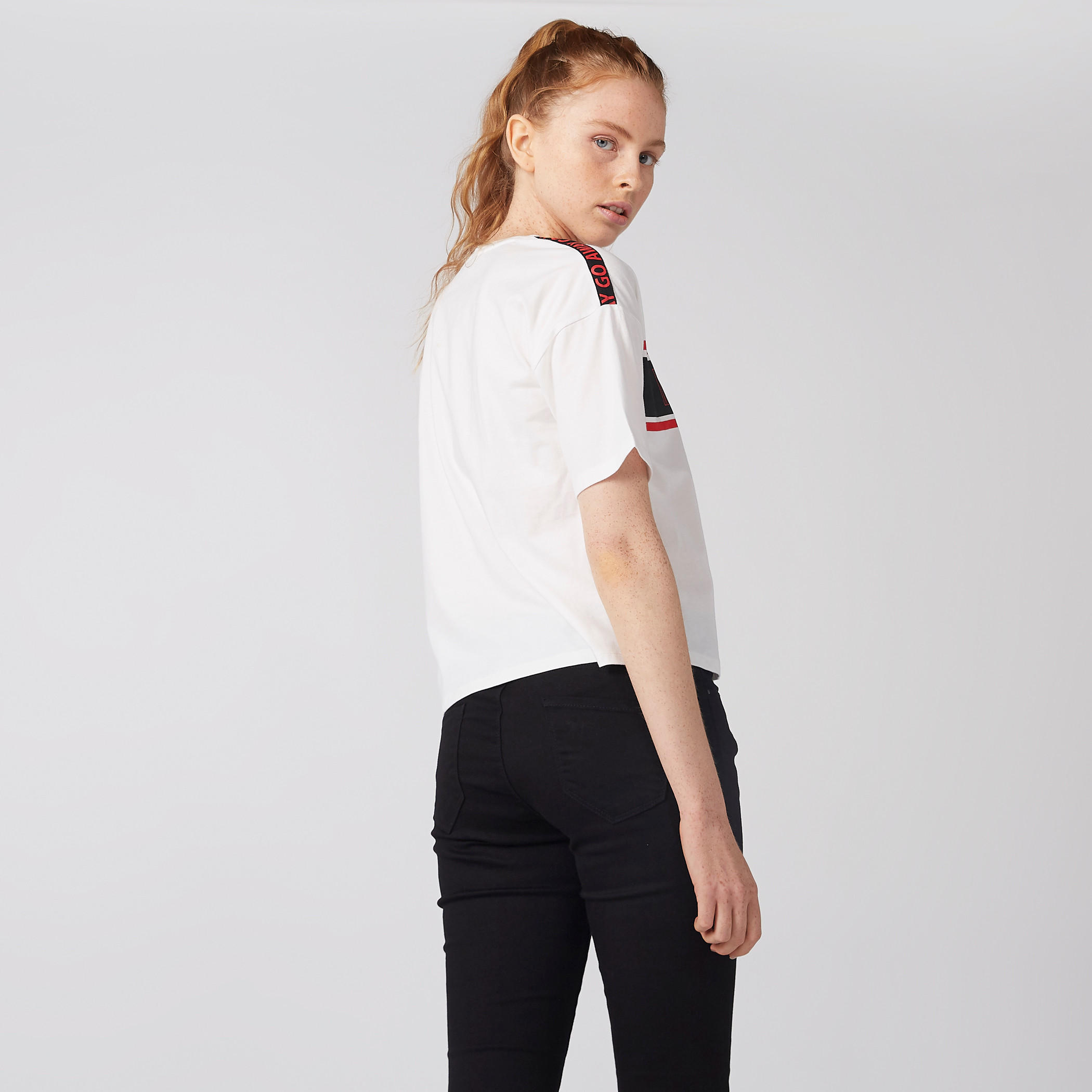 تيشيرت بأكتاف منسدلة وطبعات-women-clothing-tshirts-image-4