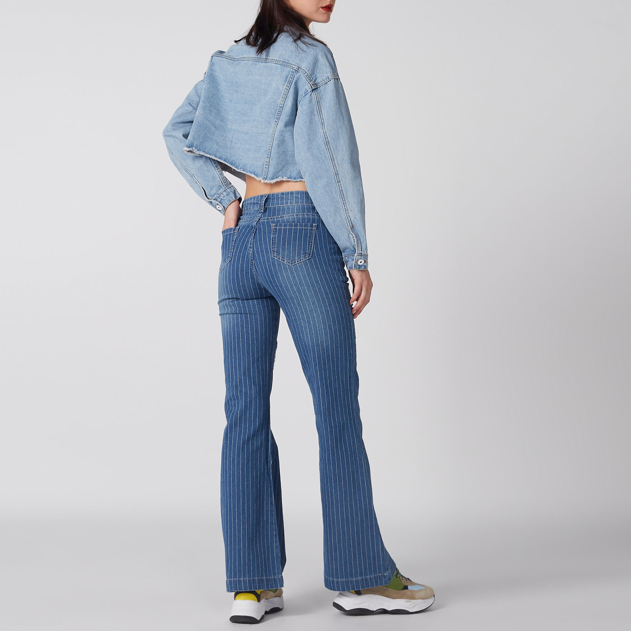 بنطال جينز مقلّم بقصّة البوت بزر إغلاق وجيوب-women-clothing-bottoms-jeans-image-4