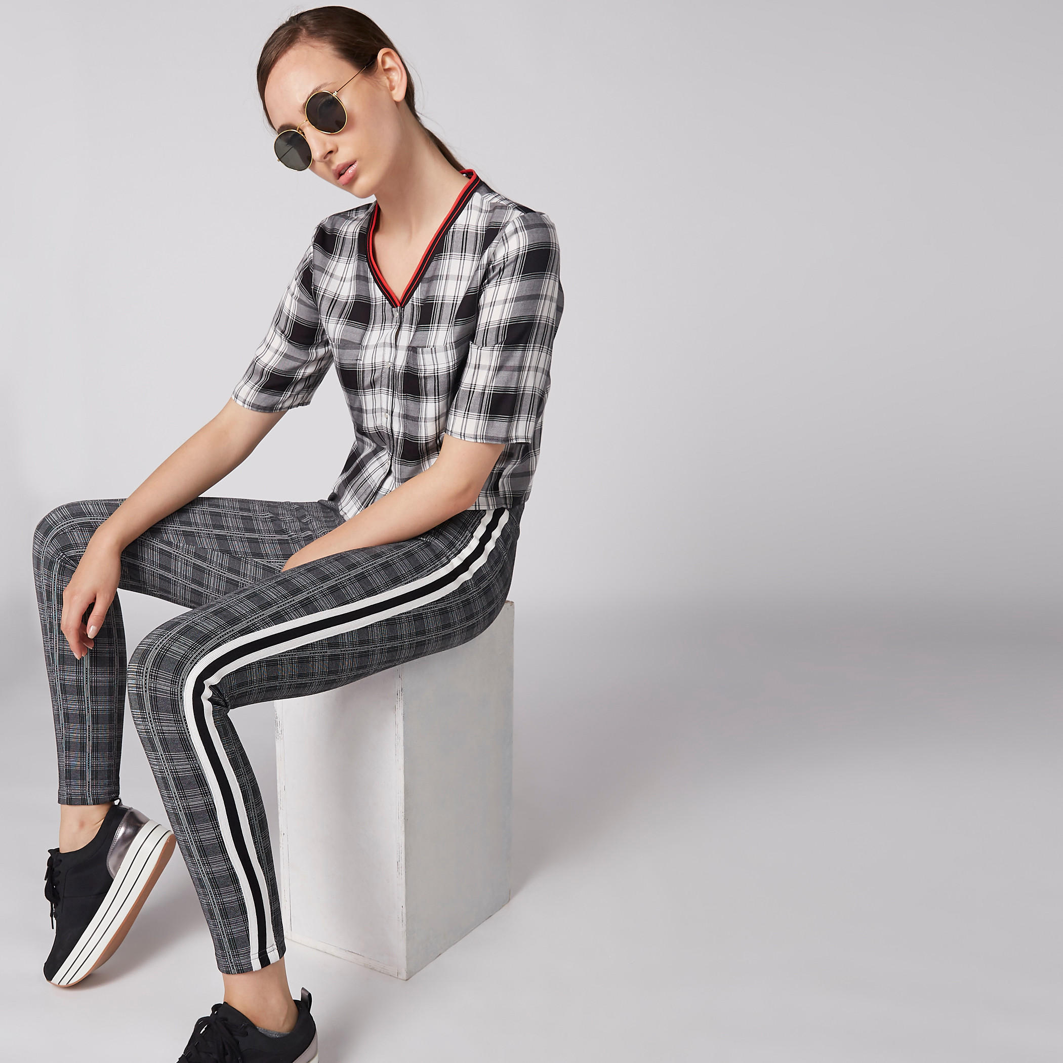 بنطال كاروهات بخصر مطاطي-women-clothing-bottoms-trousers-image-2