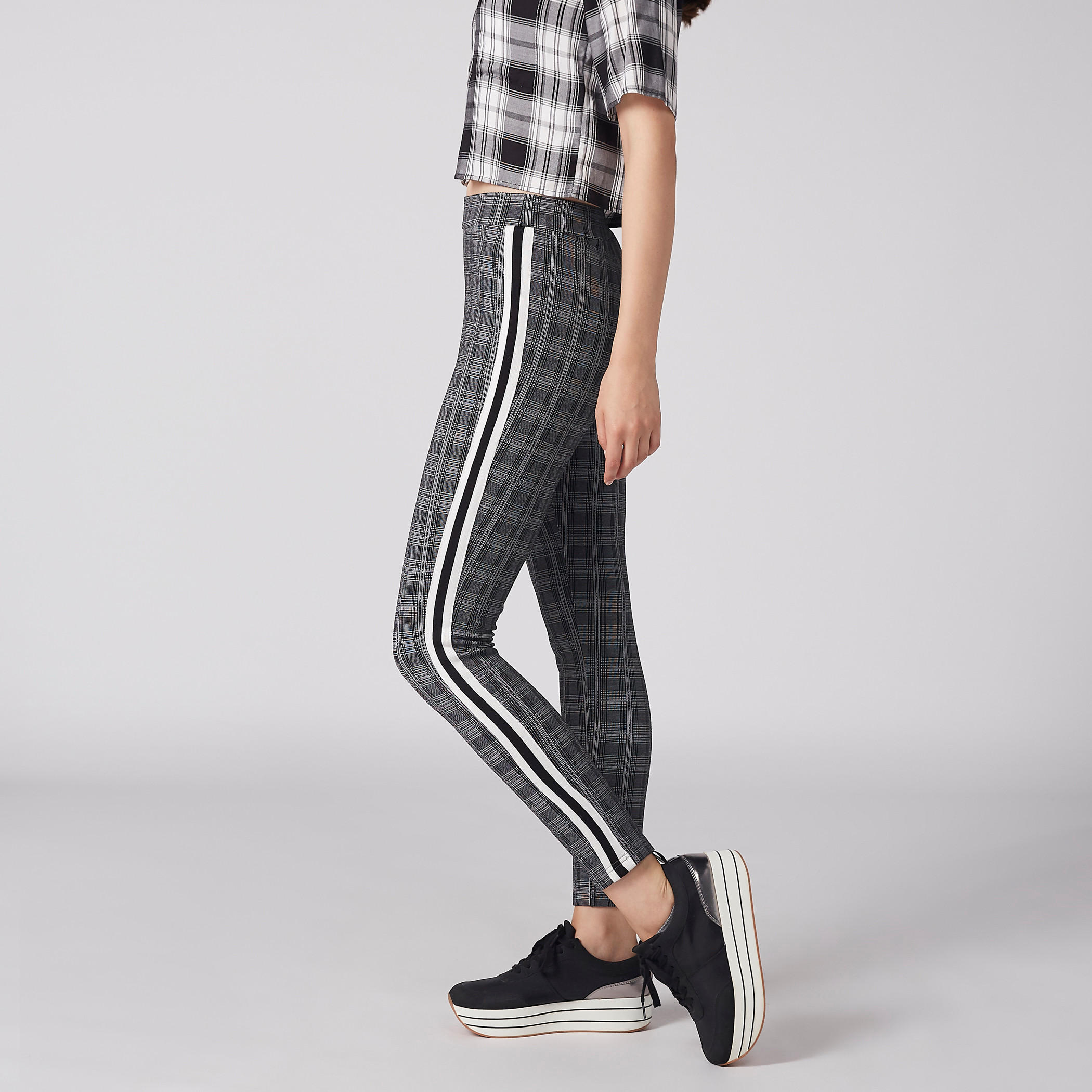 بنطال كاروهات بخصر مطاطي-women-clothing-bottoms-trousers-image-3