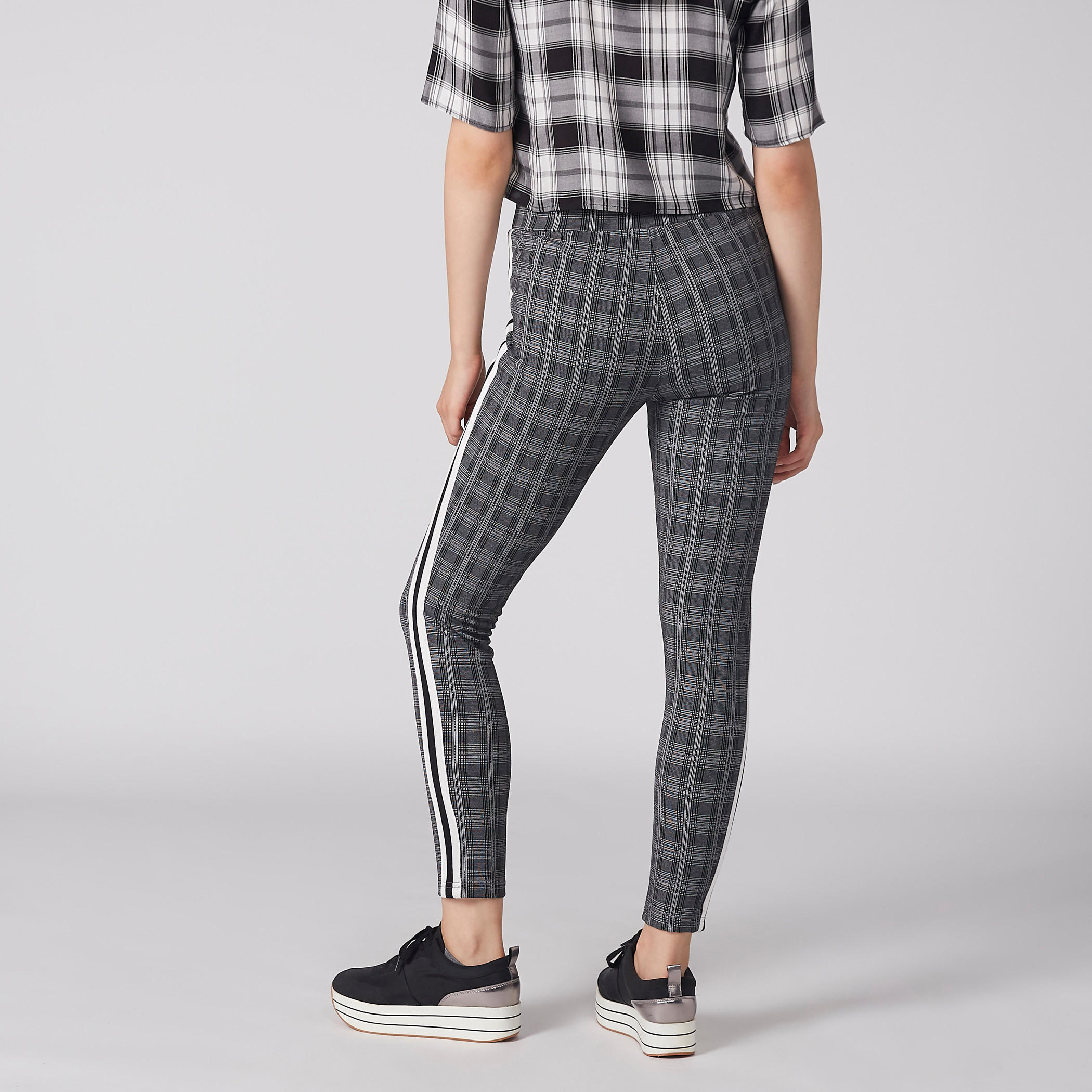 بنطال كاروهات بخصر مطاطي-women-clothing-bottoms-trousers-image-4