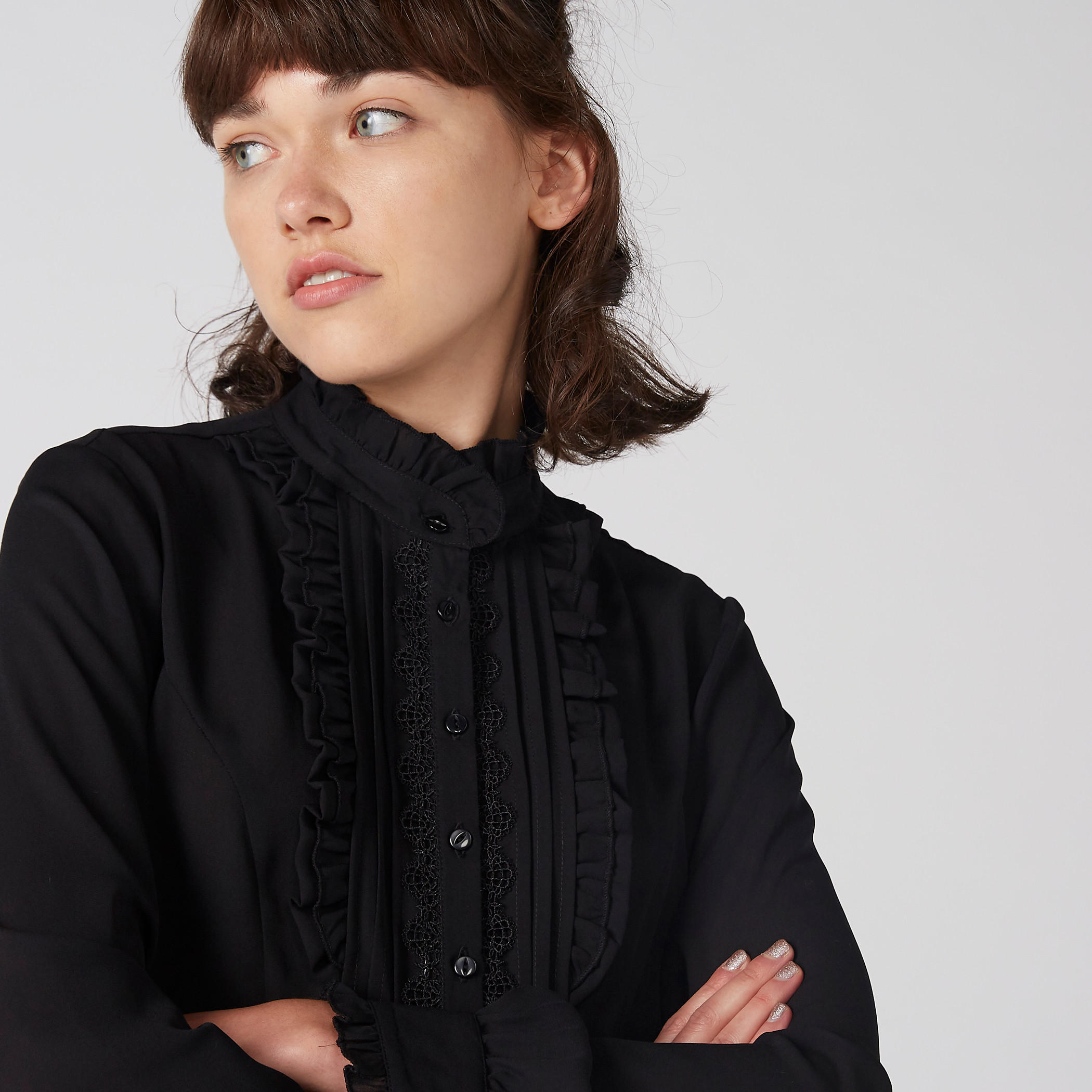 تيشيرت بأكمام طويلة وتفاصيل كشكش ودانتيل-women-clothing-shirtsandblouses-shirts-image-3