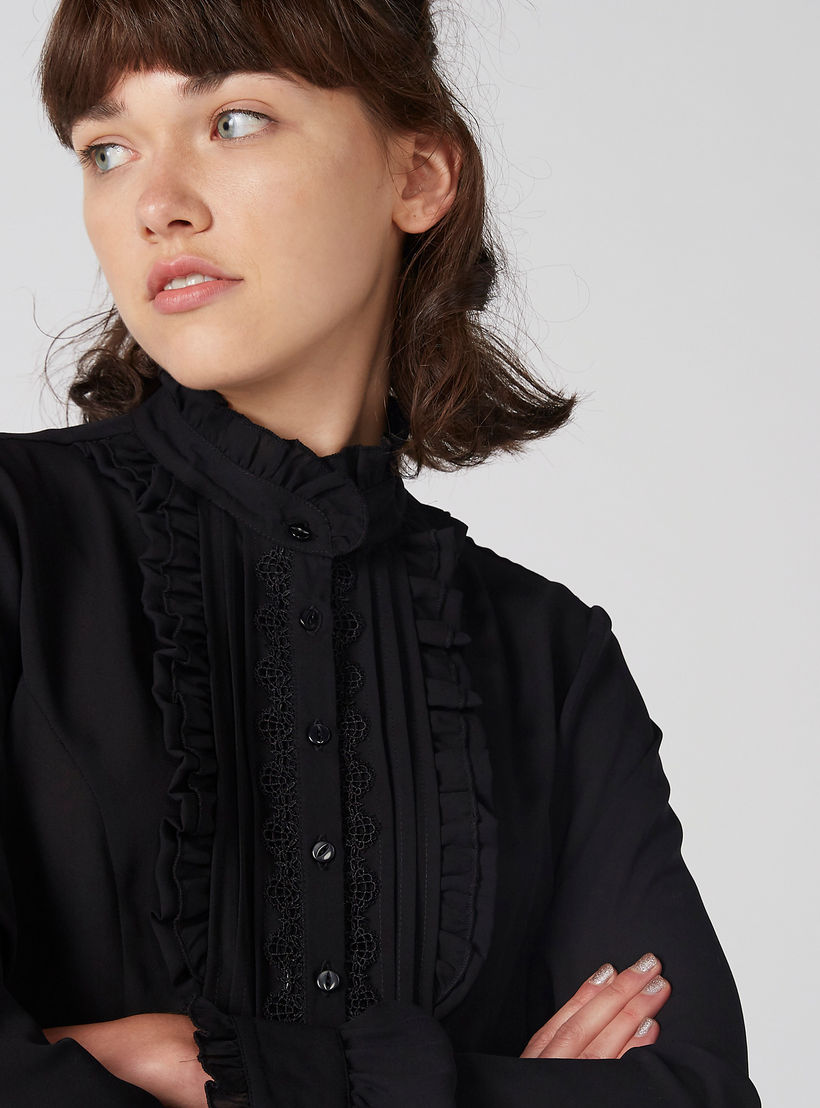 تيشيرت بأكمام طويلة وتفاصيل كشكش ودانتيل-women-clothing-shirtsandblouses-shirts-image-3