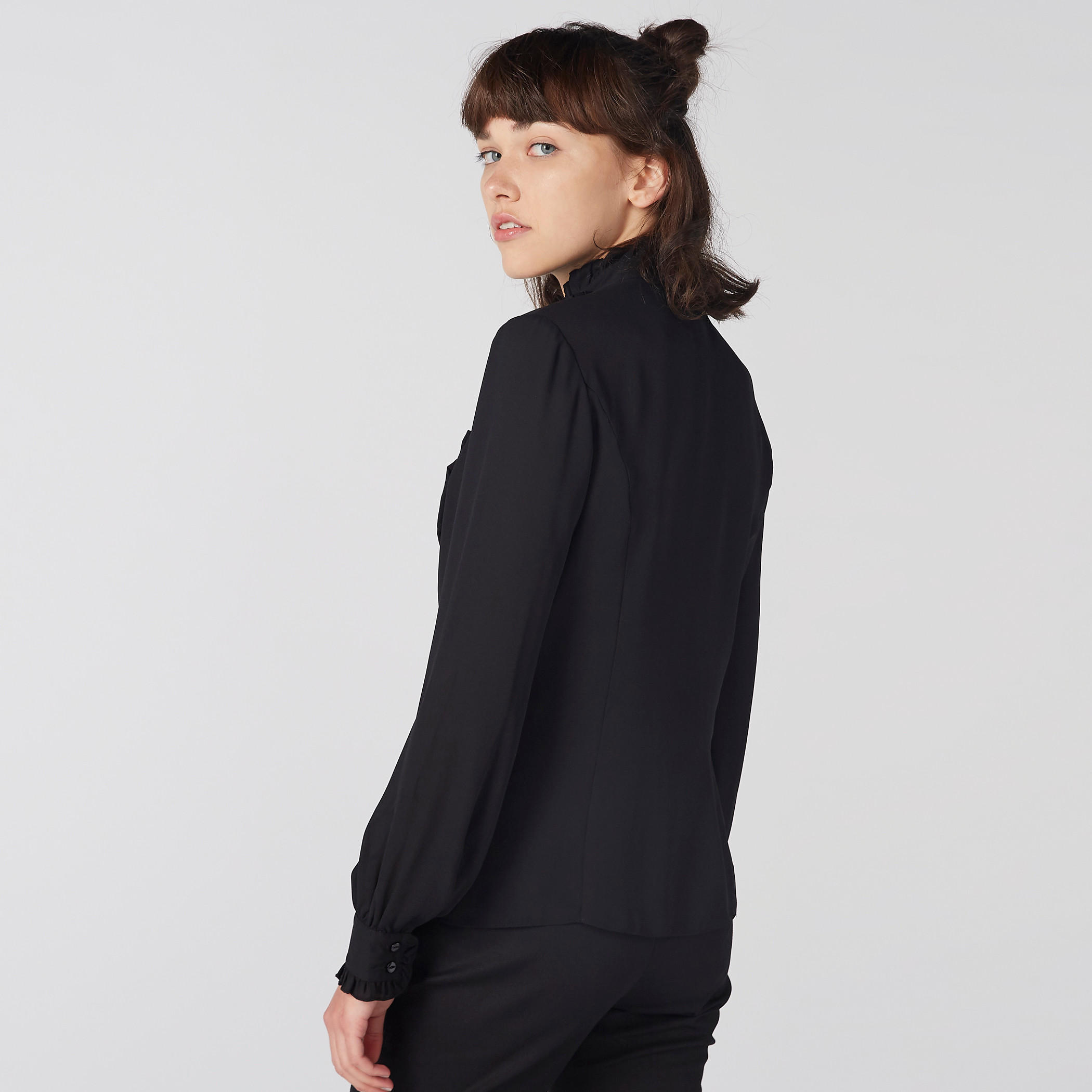 تيشيرت بأكمام طويلة وتفاصيل كشكش ودانتيل-women-clothing-shirtsandblouses-shirts-image-4