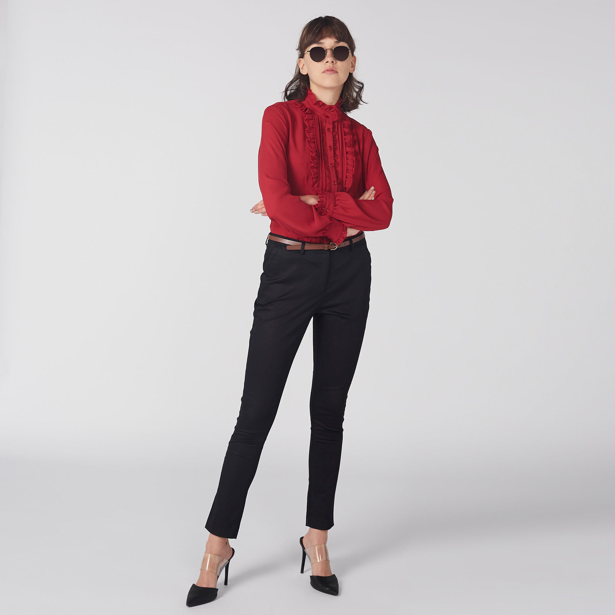 قميص بياقة عالية وأكمام طويلة وتفاصيل دانتيل وكشكش-women-clothing-shirtsandblouses-shirts-image-1
