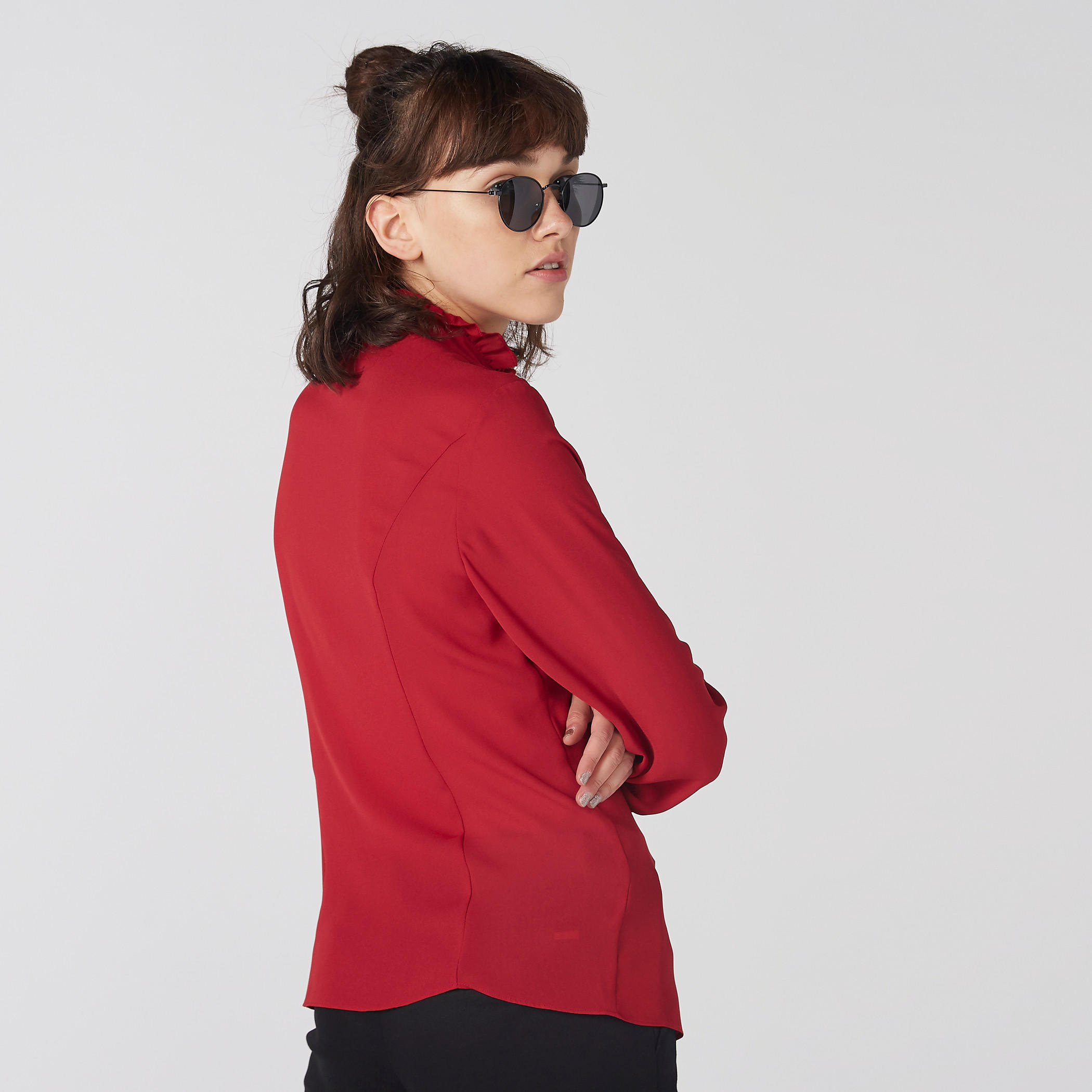 قميص بياقة عالية وأكمام طويلة وتفاصيل دانتيل وكشكش-women-clothing-shirtsandblouses-shirts-image-2