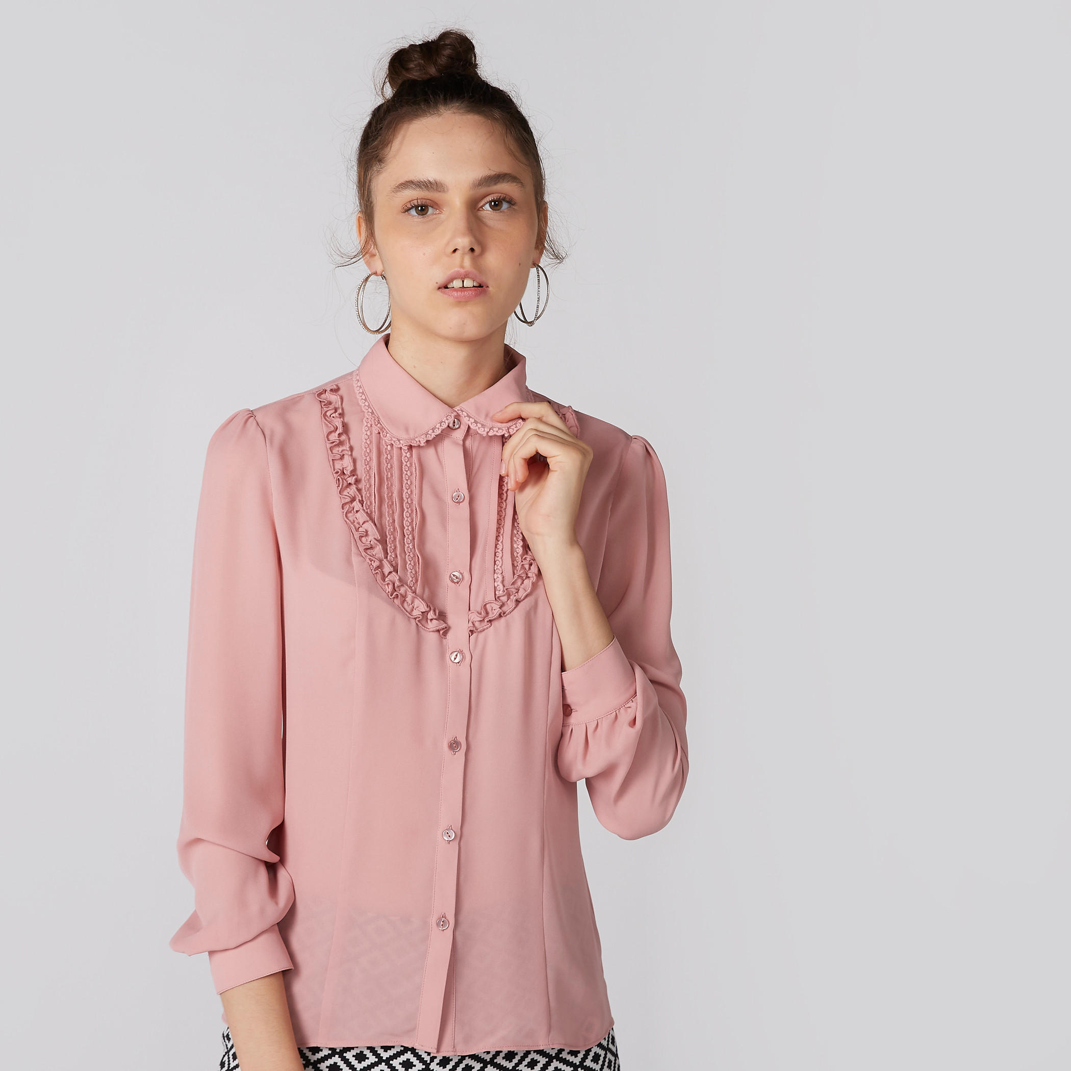 قميص بأكمام طويلة وتفاصيل كشكش وأزرار-women-clothing-shirtsandblouses-shirts-image-3