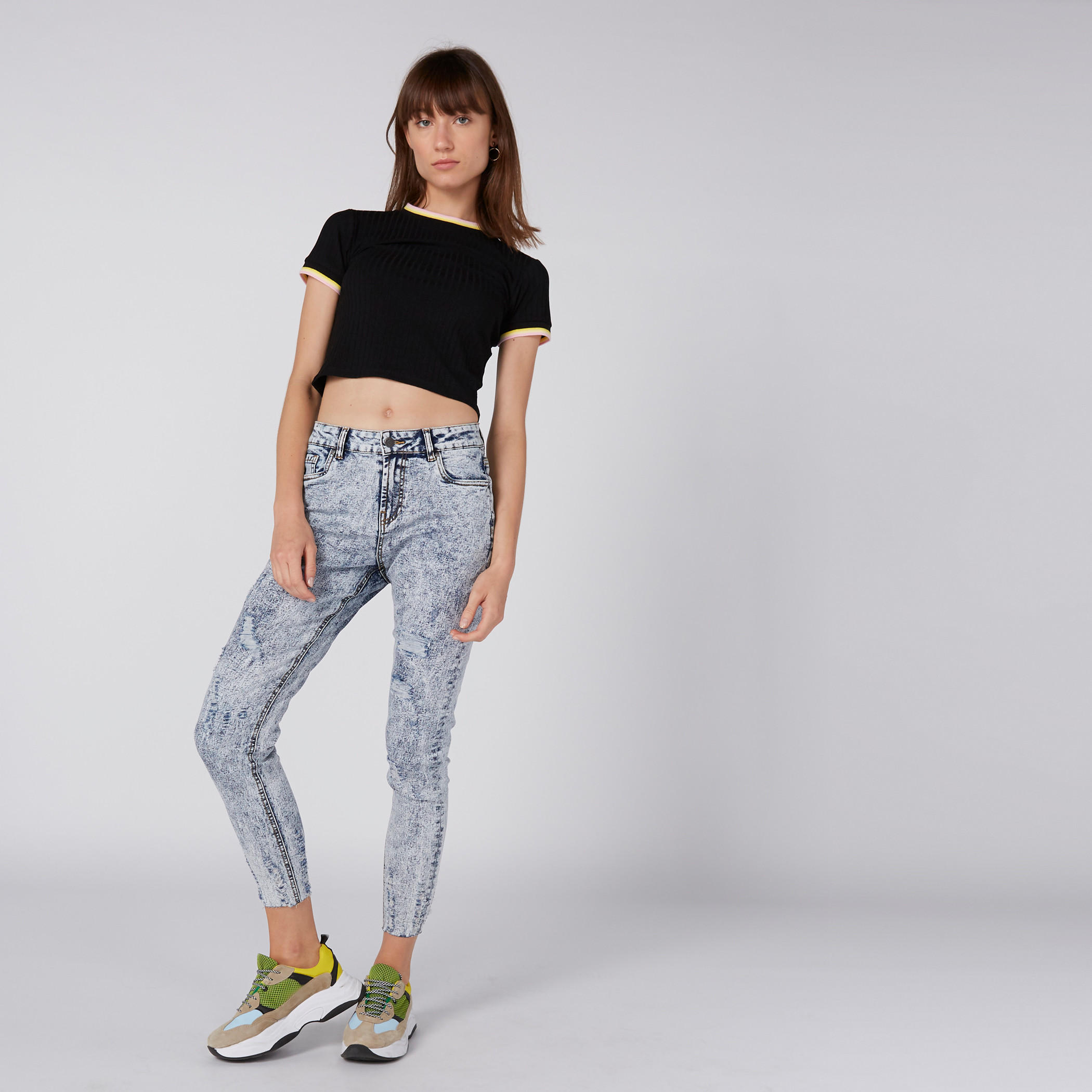 بلوزة قصيرة بياقة ضيقة وأكمام قصيرة-women-clothing-tshirts-image-2