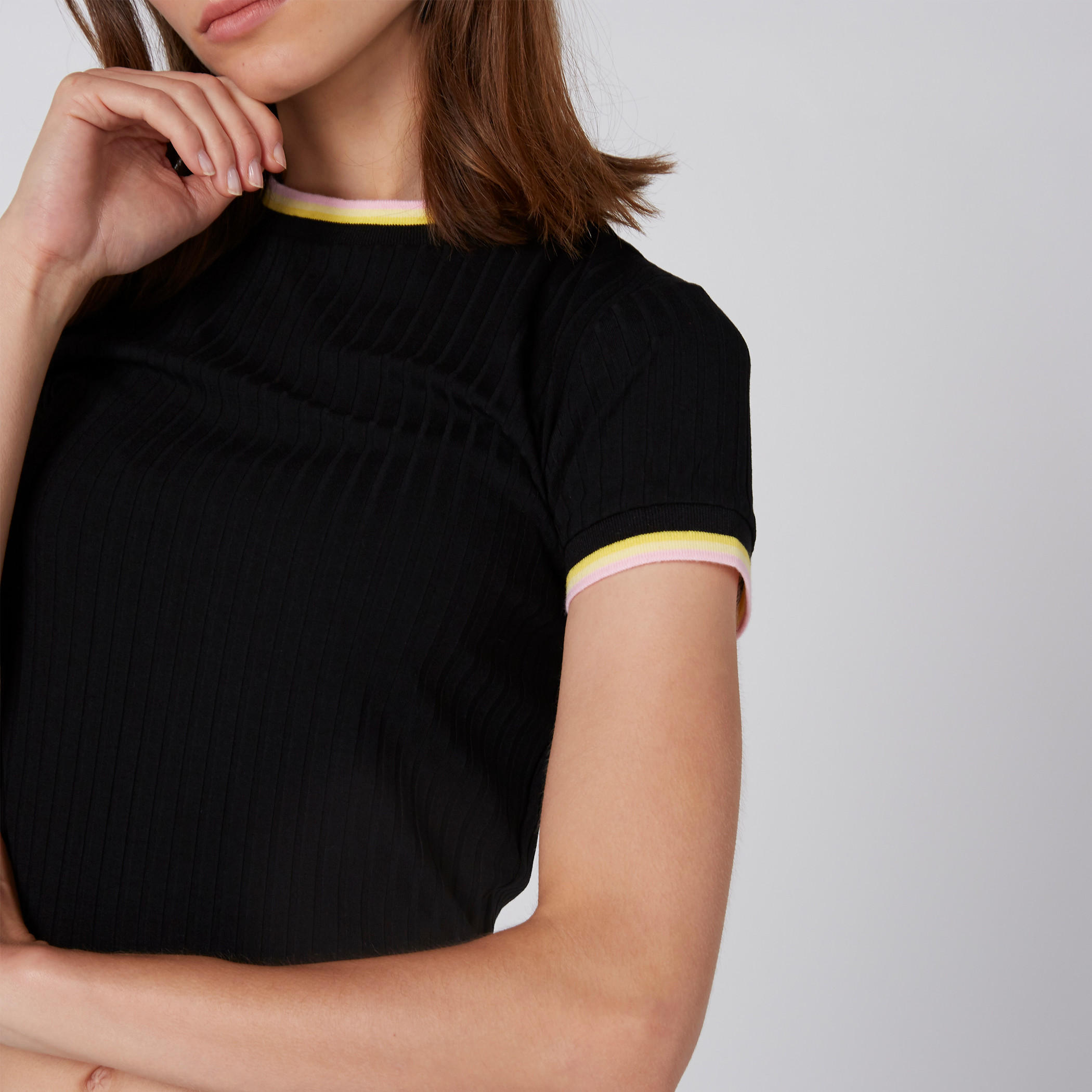 بلوزة قصيرة بياقة ضيقة وأكمام قصيرة-women-clothing-tshirts-image-3