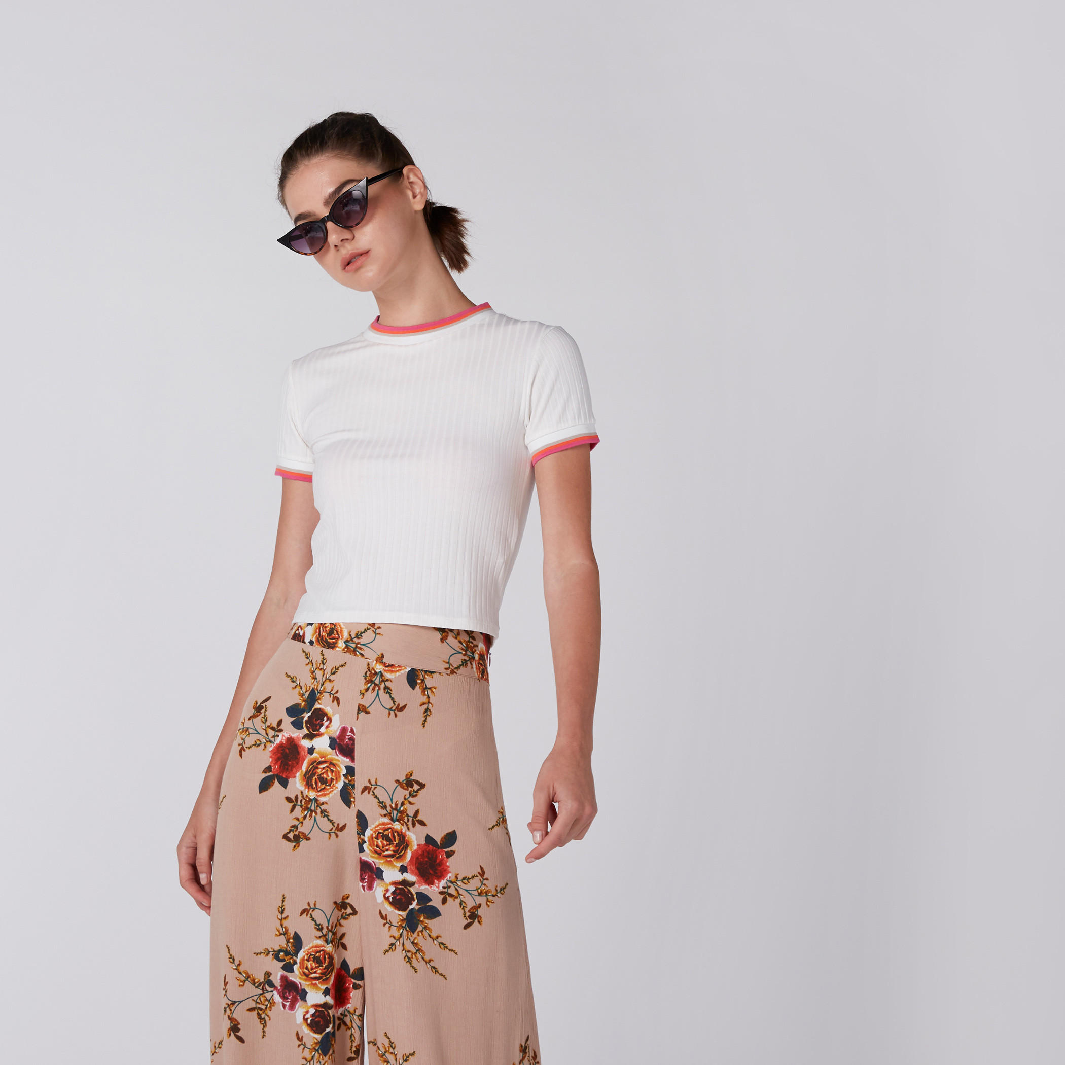 تيشيرت قصير بياقة ضيقة وأكمام قصيرة-women-clothing-tshirts-image-1