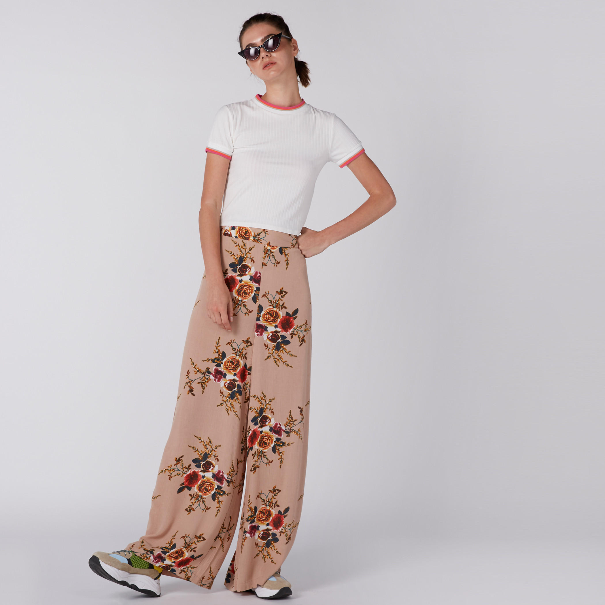 تيشيرت قصير بياقة ضيقة وأكمام قصيرة-women-clothing-tshirts-image-2