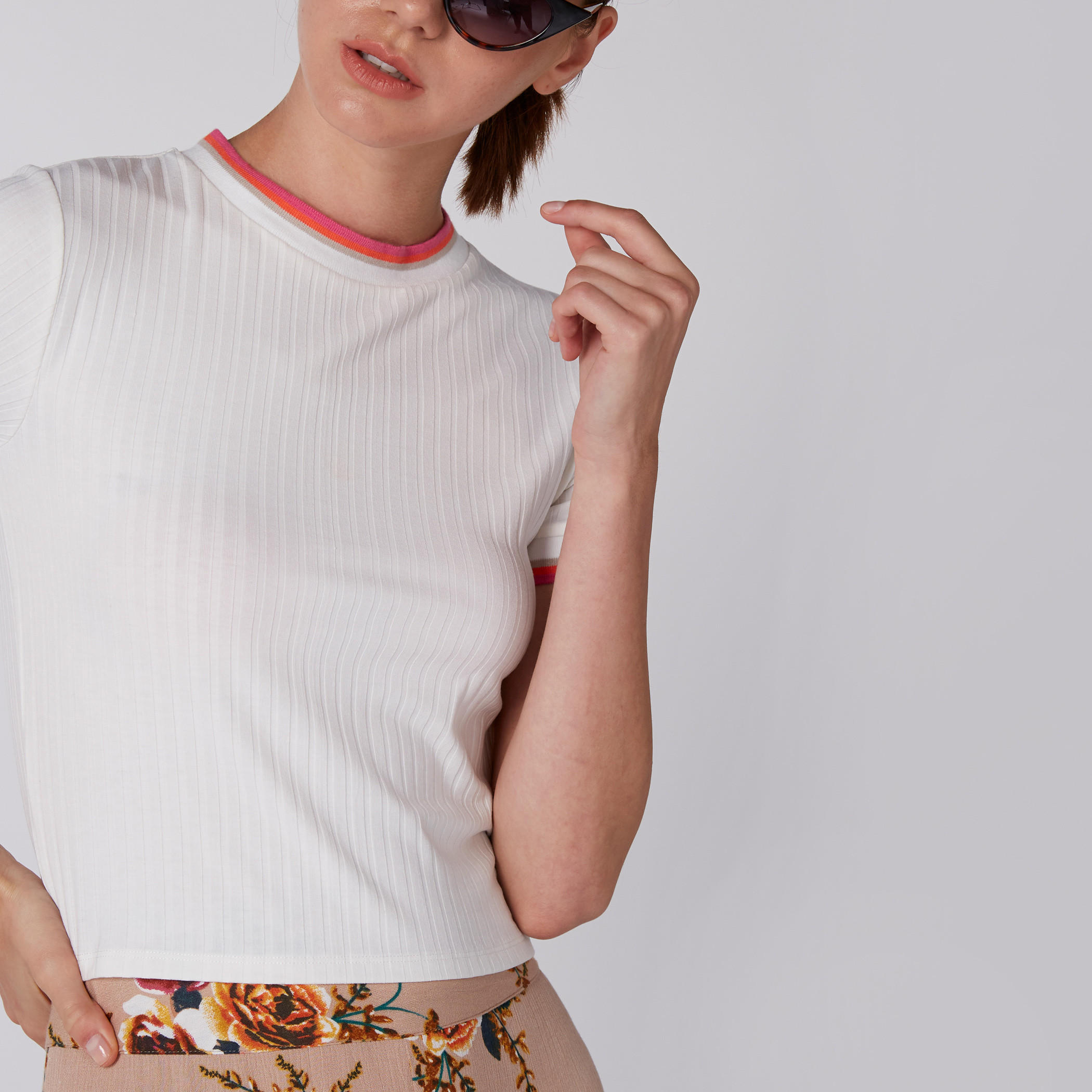 تيشيرت قصير بياقة ضيقة وأكمام قصيرة-women-clothing-tshirts-image-3