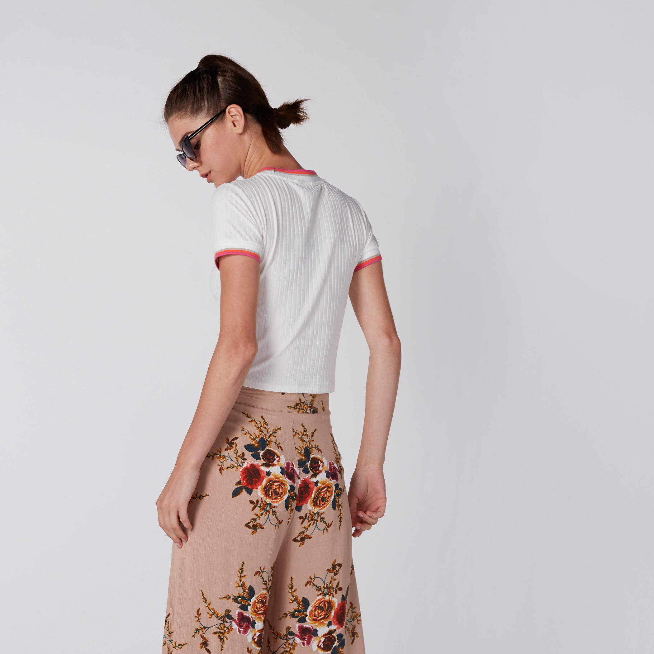 تيشيرت قصير بياقة ضيقة وأكمام قصيرة-women-clothing-tshirts-image-4