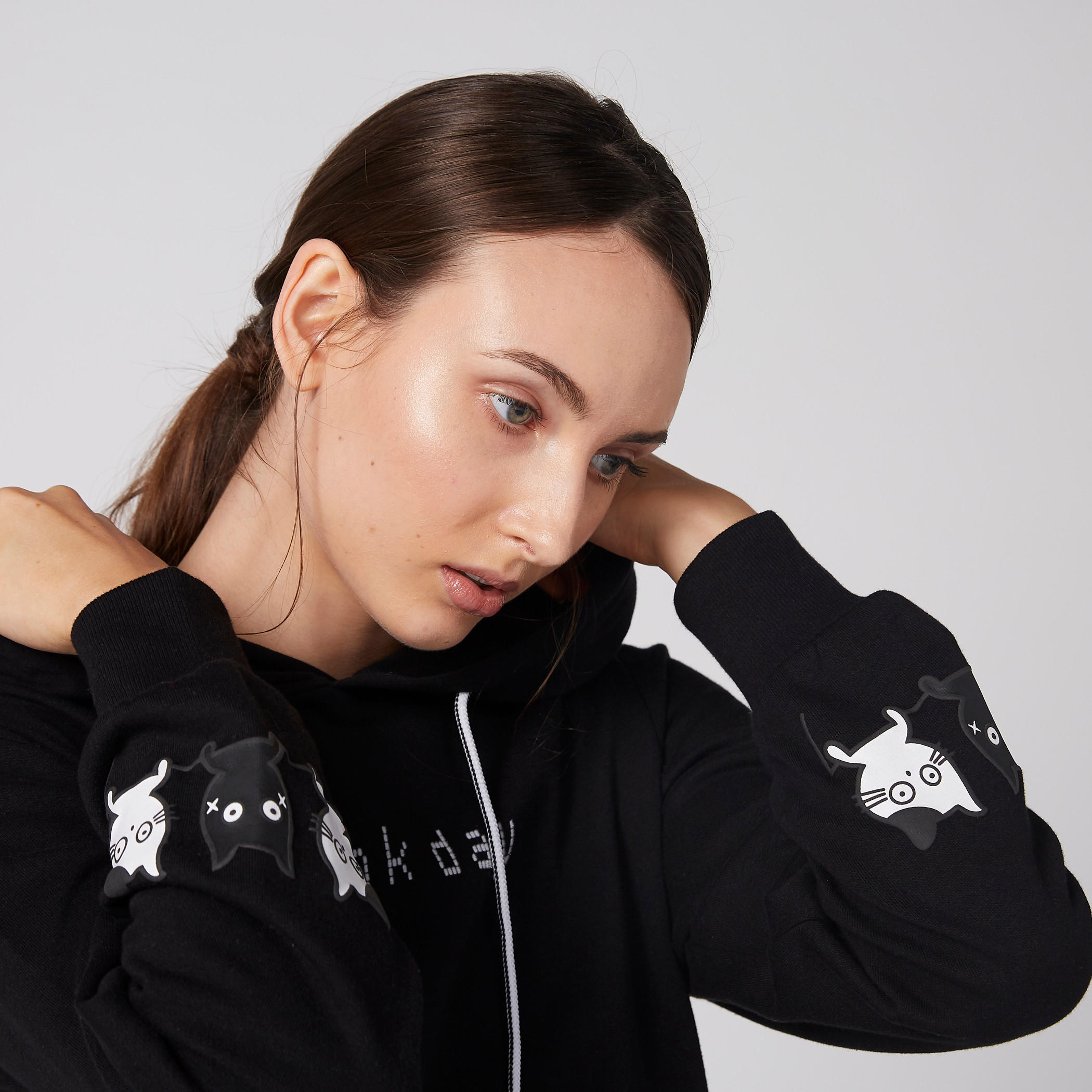 سويت شيرت بقبعة وأكمام طويلة وطبعات-women-winterwear-hoodiesandsweatshirts-hoodies-image-4