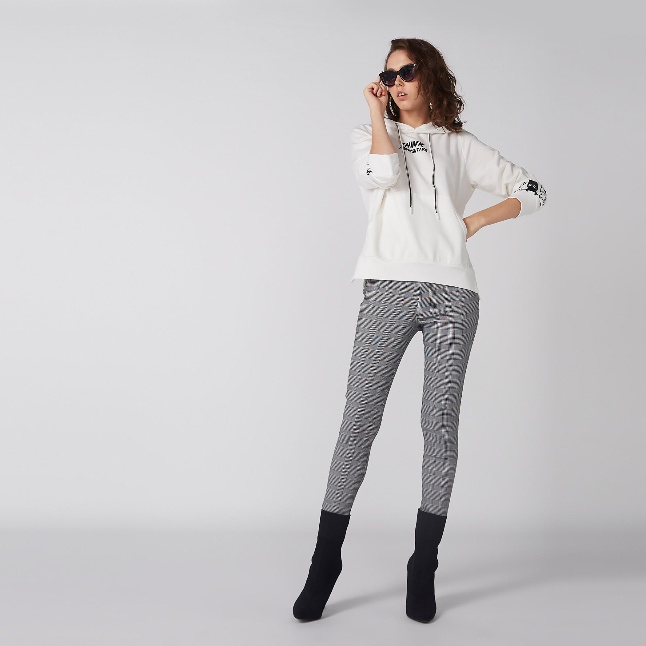 سويت شيرت بطبعات وأكمام طويلة وقبعة-women-winterwear-hoodiesandsweatshirts-hoodies-image-2