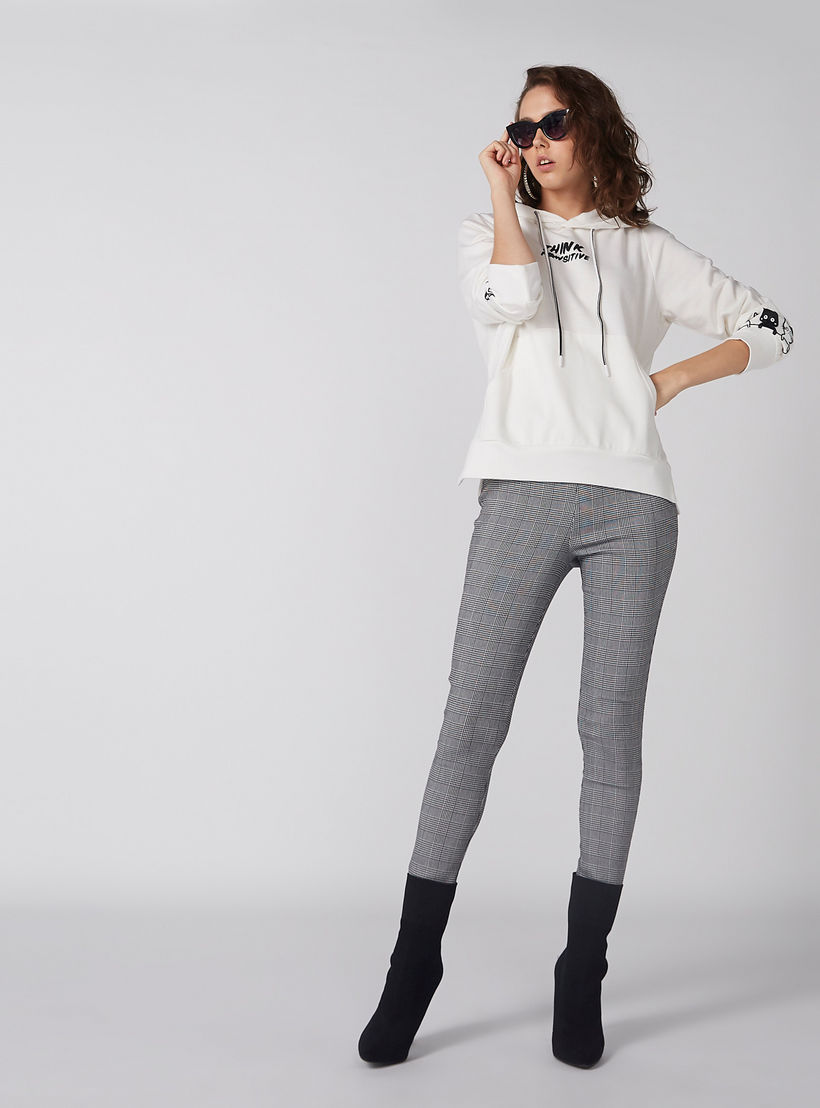 سويت شيرت بطبعات وأكمام طويلة وقبعة-women-winterwear-hoodiesandsweatshirts-hoodies-image-2