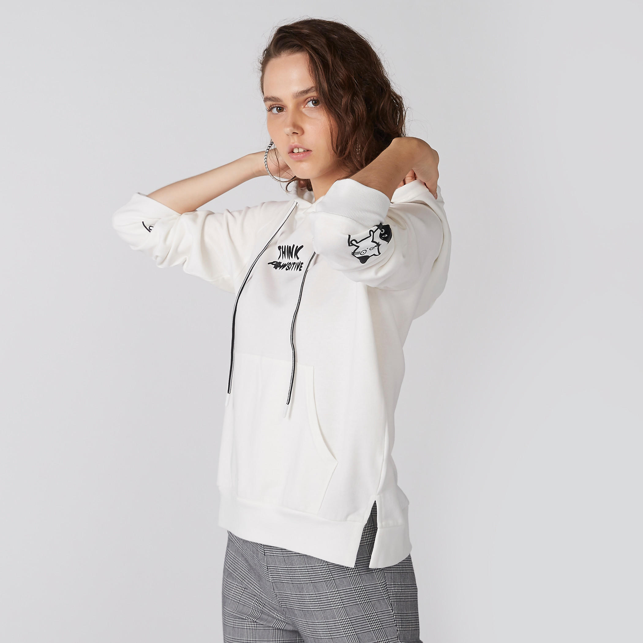 سويت شيرت بطبعات وأكمام طويلة وقبعة-women-winterwear-hoodiesandsweatshirts-hoodies-image-3