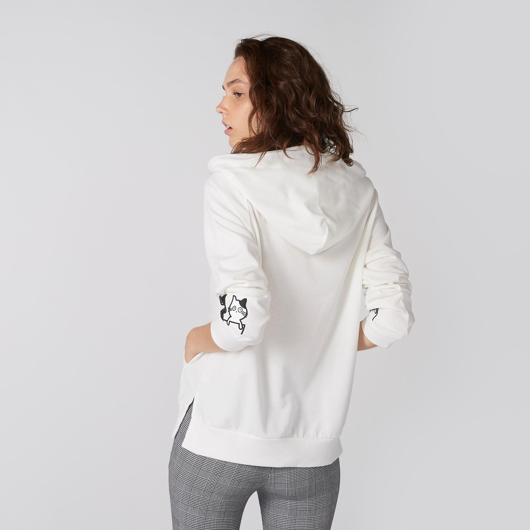 سويت شيرت بطبعات وأكمام طويلة وقبعة-women-winterwear-hoodiesandsweatshirts-hoodies-image-4
