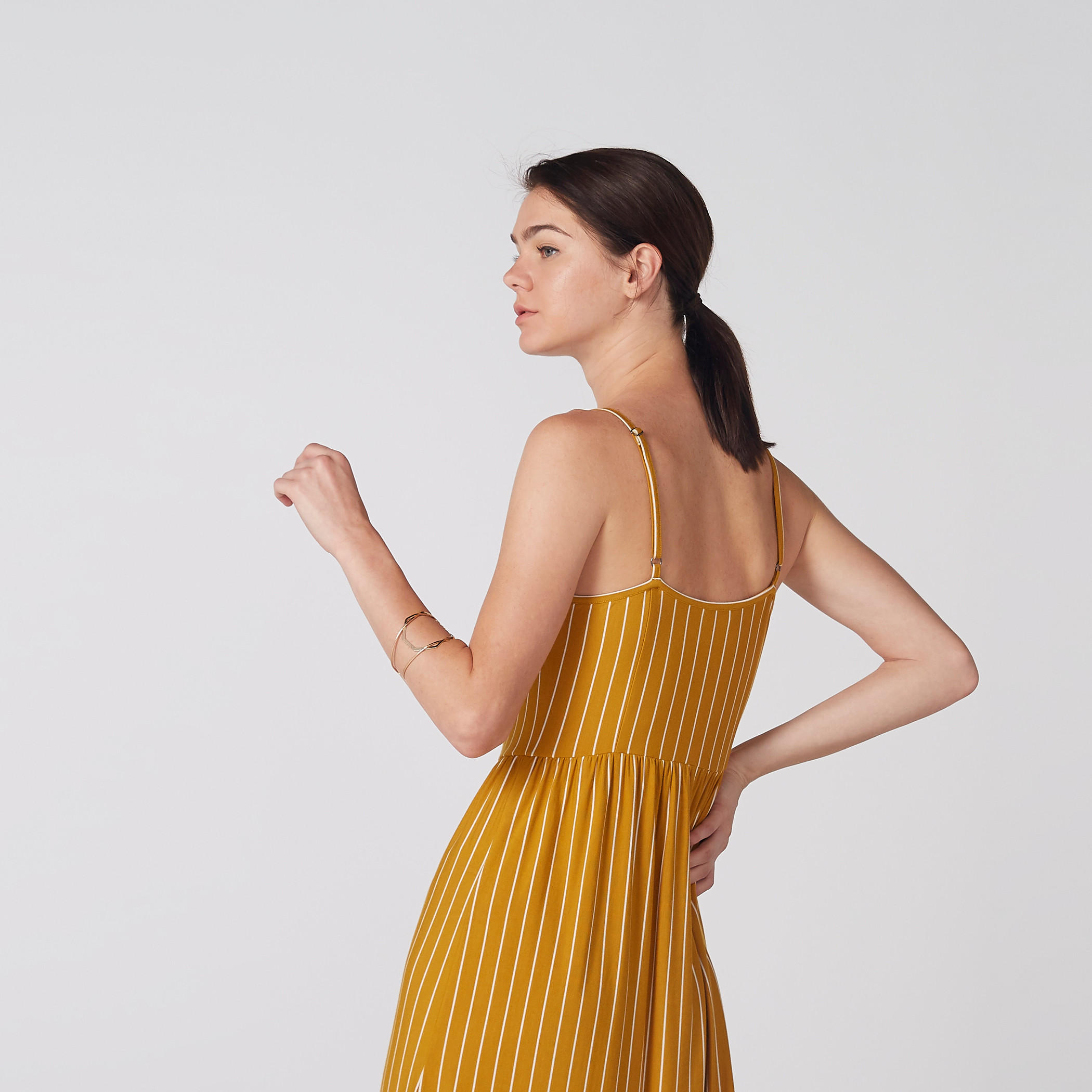 فستان مقلم متوسط الطول دون أكمام بحمّالات رفيعة وأزرار-women-clothing-dresses-image-2