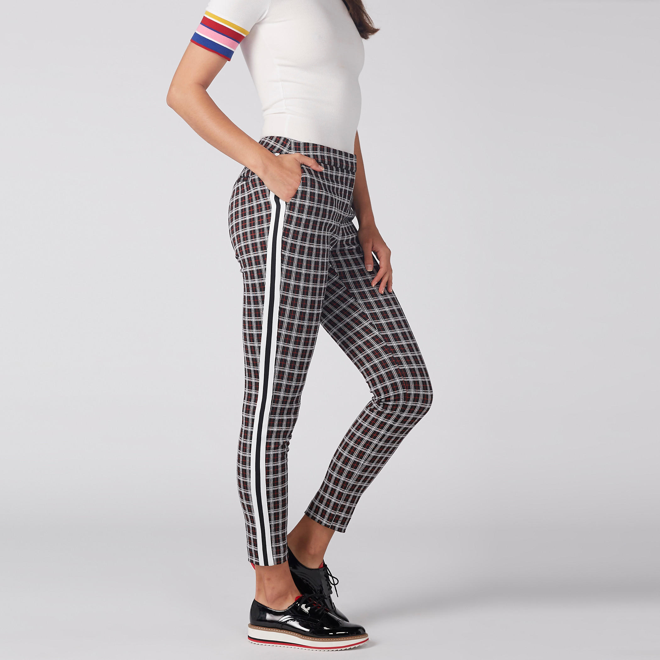 بنطال كاروهات بجيوب-women-clothing-bottoms-trousers-image-2