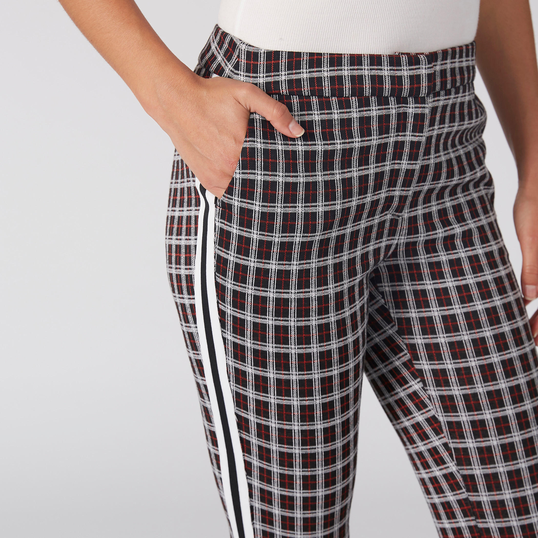بنطال كاروهات بجيوب-women-clothing-bottoms-trousers-image-4