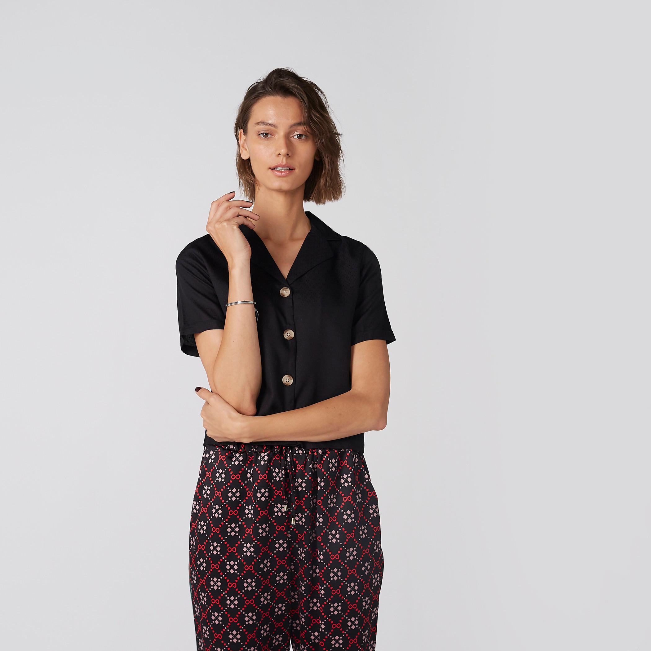 قميص قصير بأكمام قصيرة وأزرار-women-clothing-shirtsandblouses-shirts-image-1