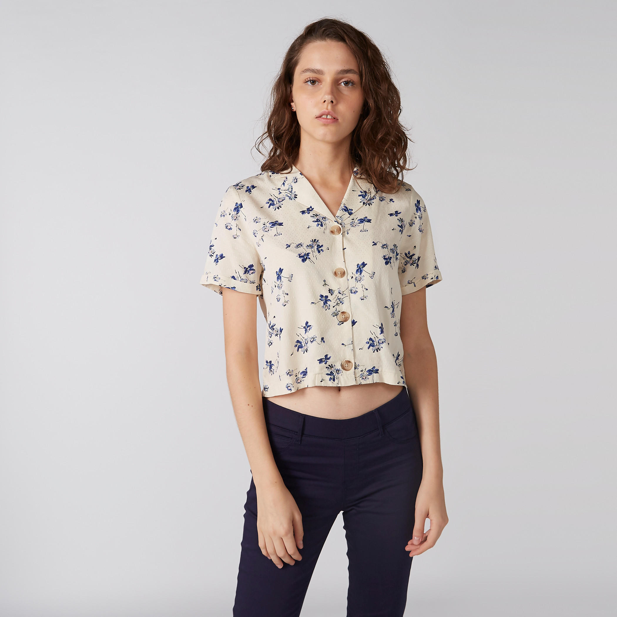 قميص قصير بطبعات زهرية وأكمام قصيرة-women-clothing-shirtsandblouses-shirts-image-1