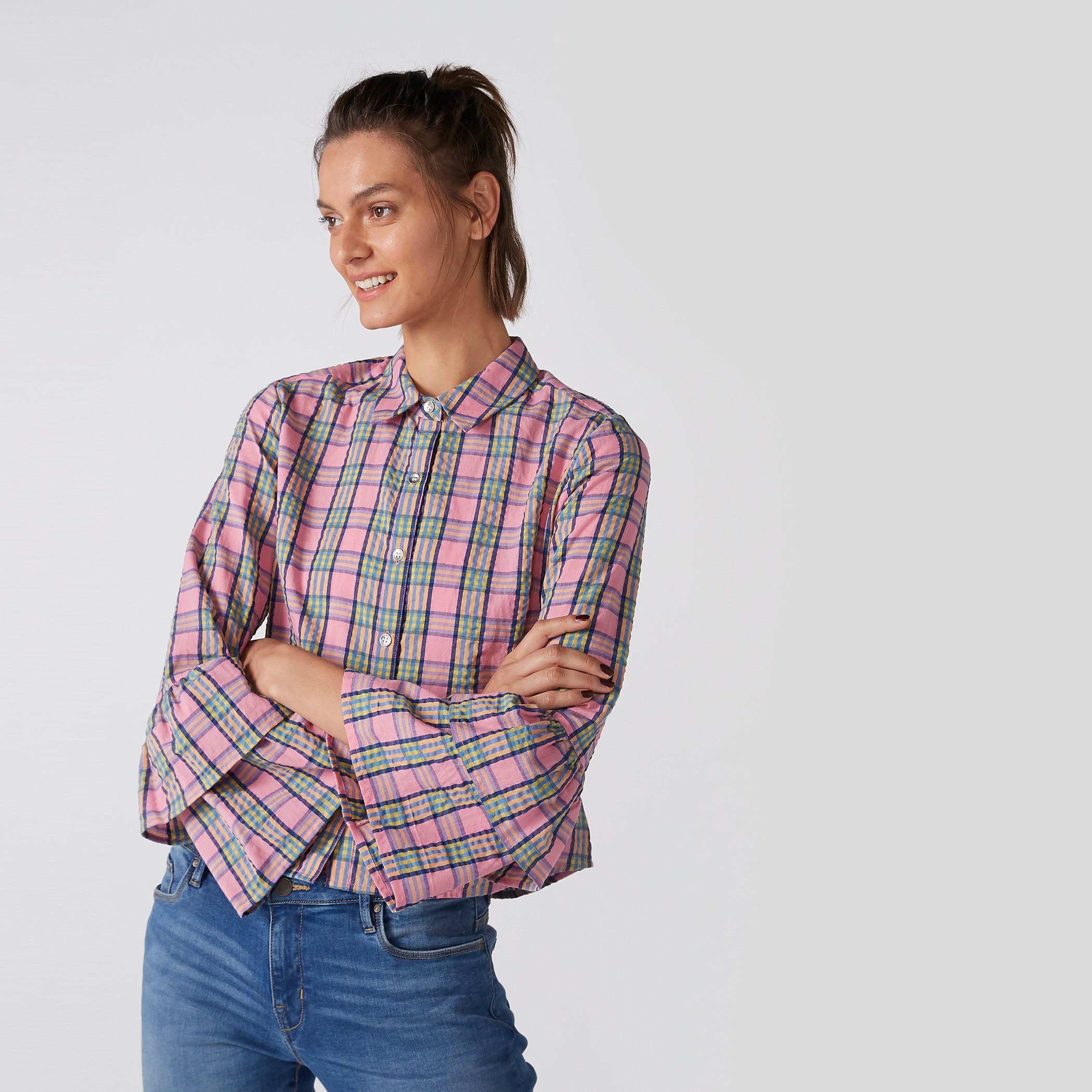 قميص كاروهات بأكمام واسعة وأزرار-women-clothing-shirtsandblouses-shirts-image-1
