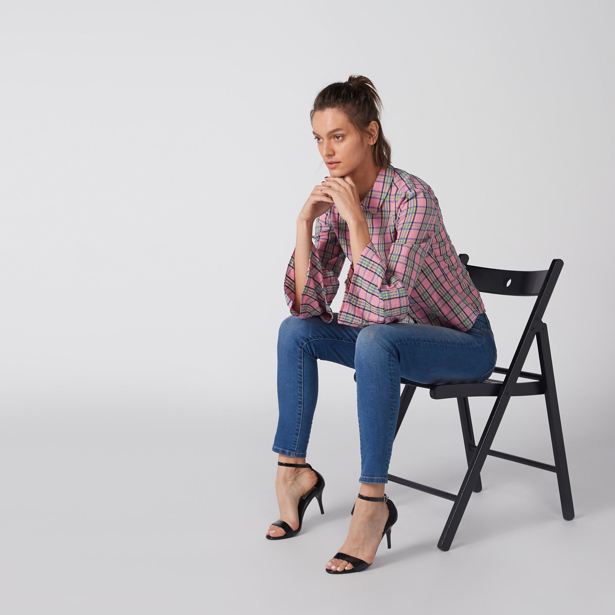 قميص كاروهات بأكمام واسعة وأزرار-women-clothing-shirtsandblouses-shirts-image-2