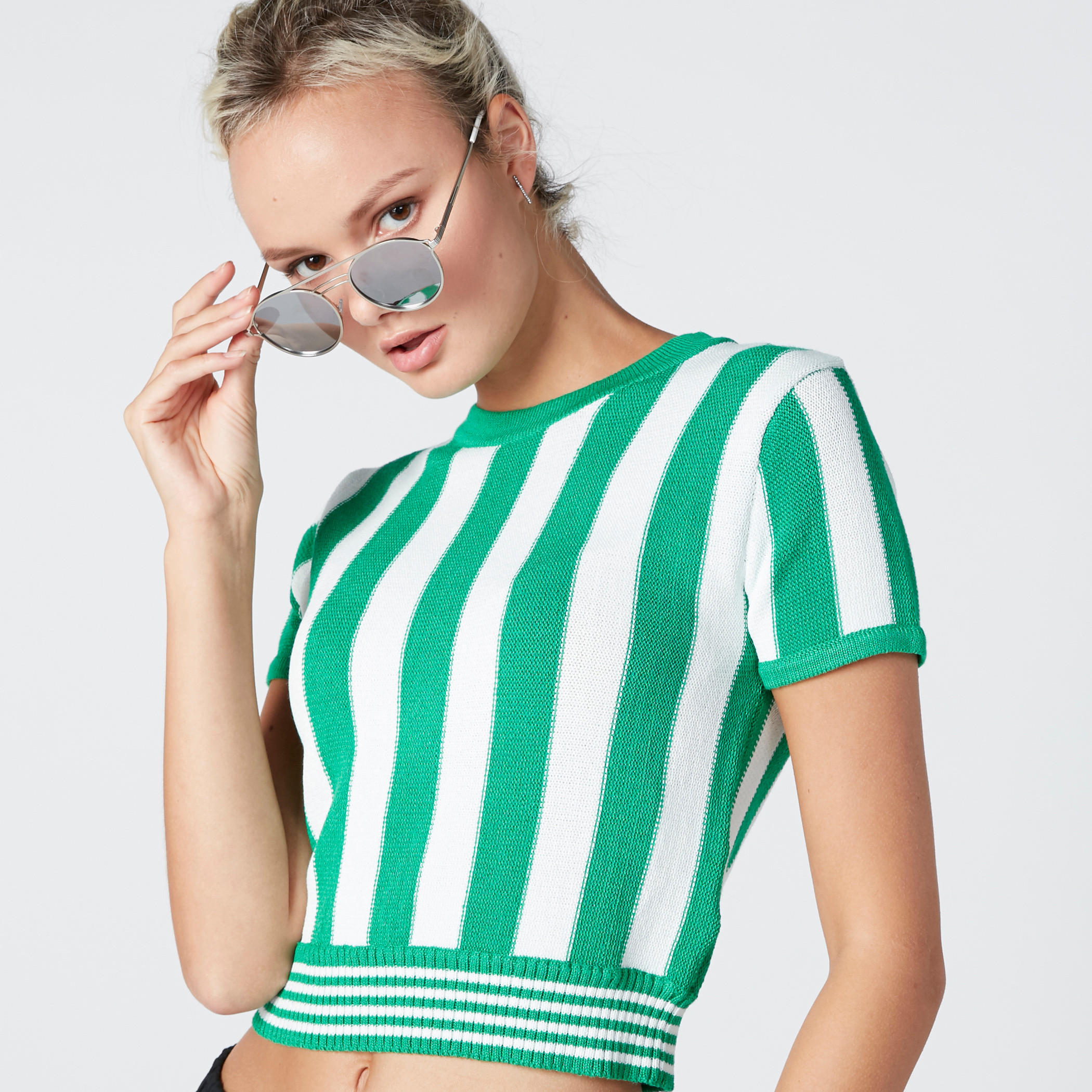 بلوزة قصيرة مقلّمة بياقة مستديرة وأكمام قصيرة-women-clothing-shirtsandblouses-blouses-image-1