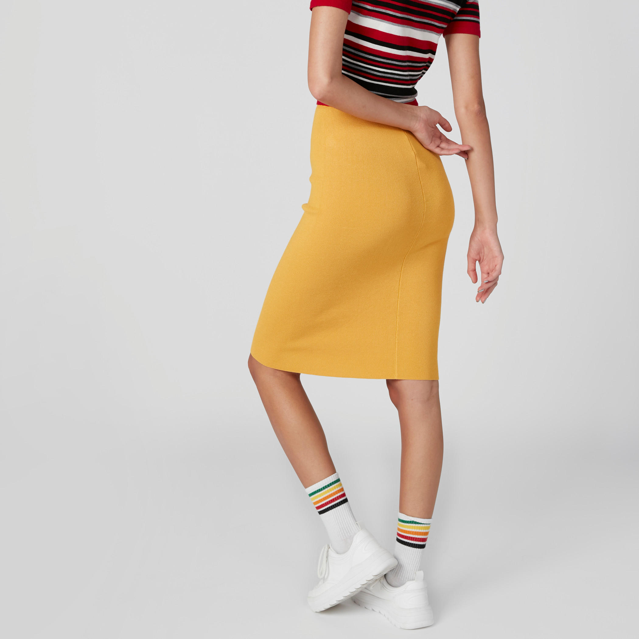 تنورة متوسطة الطول بقصّة ضيّقة وأزرار-women-clothing-bottoms-skirts-image-10
