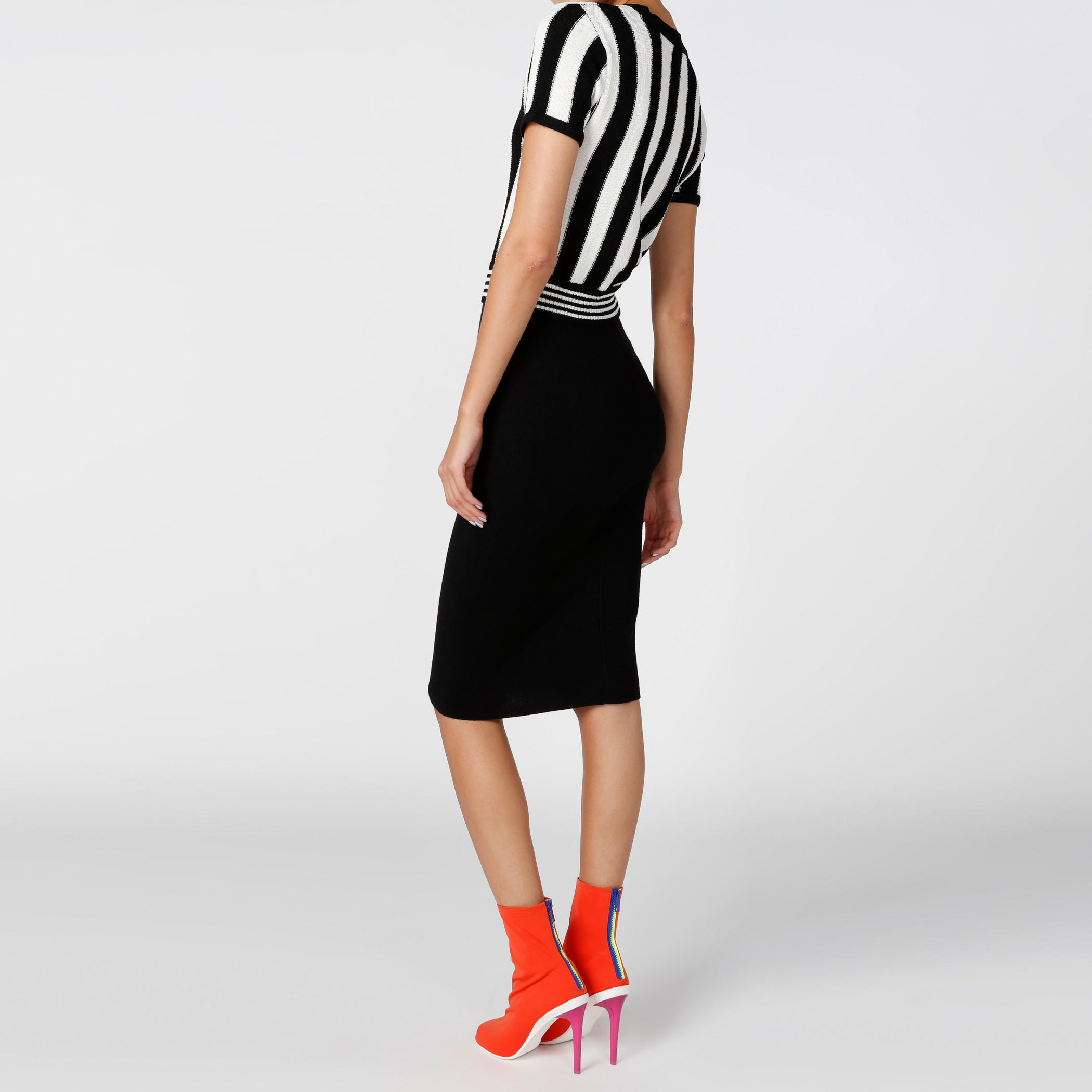 تنورة متوسطة الطول بقصّة ضيّقة وأزرار-women-clothing-bottoms-skirts-image-6