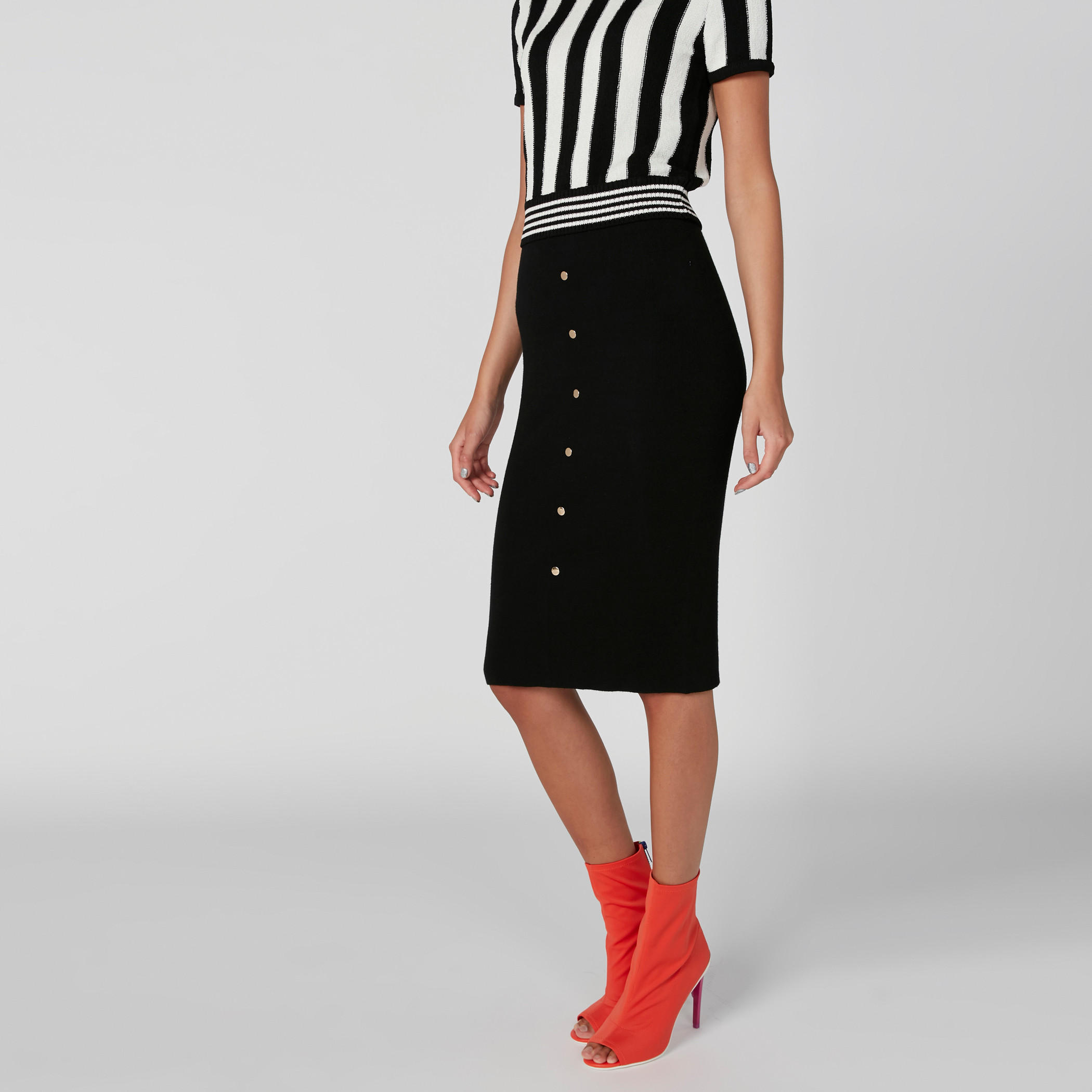 تنورة متوسطة الطول بقصّة ضيّقة وأزرار-women-clothing-bottoms-skirts-image-8