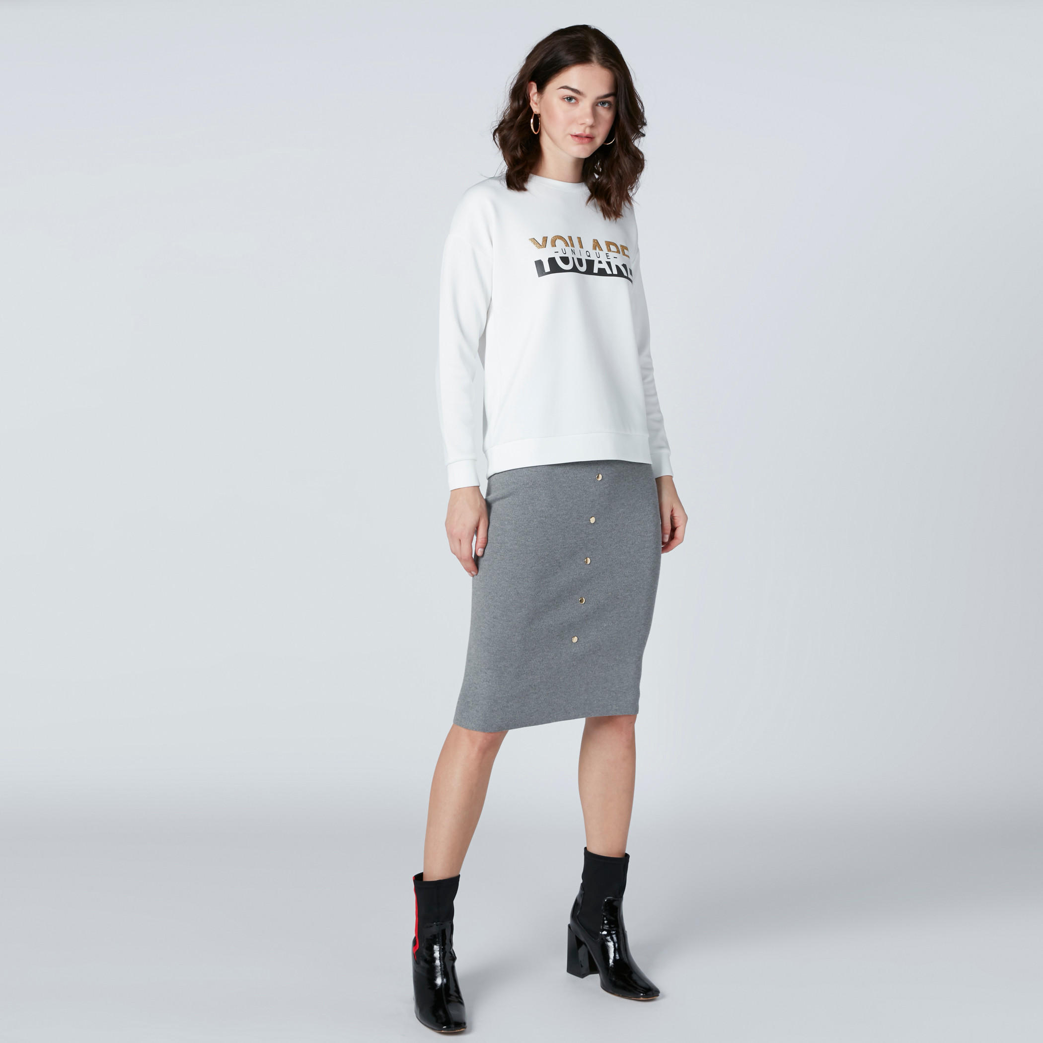 تنورة متوسطة الطول بقصّة ضيّقة وأزرار-women-clothing-bottoms-skirts-image-1