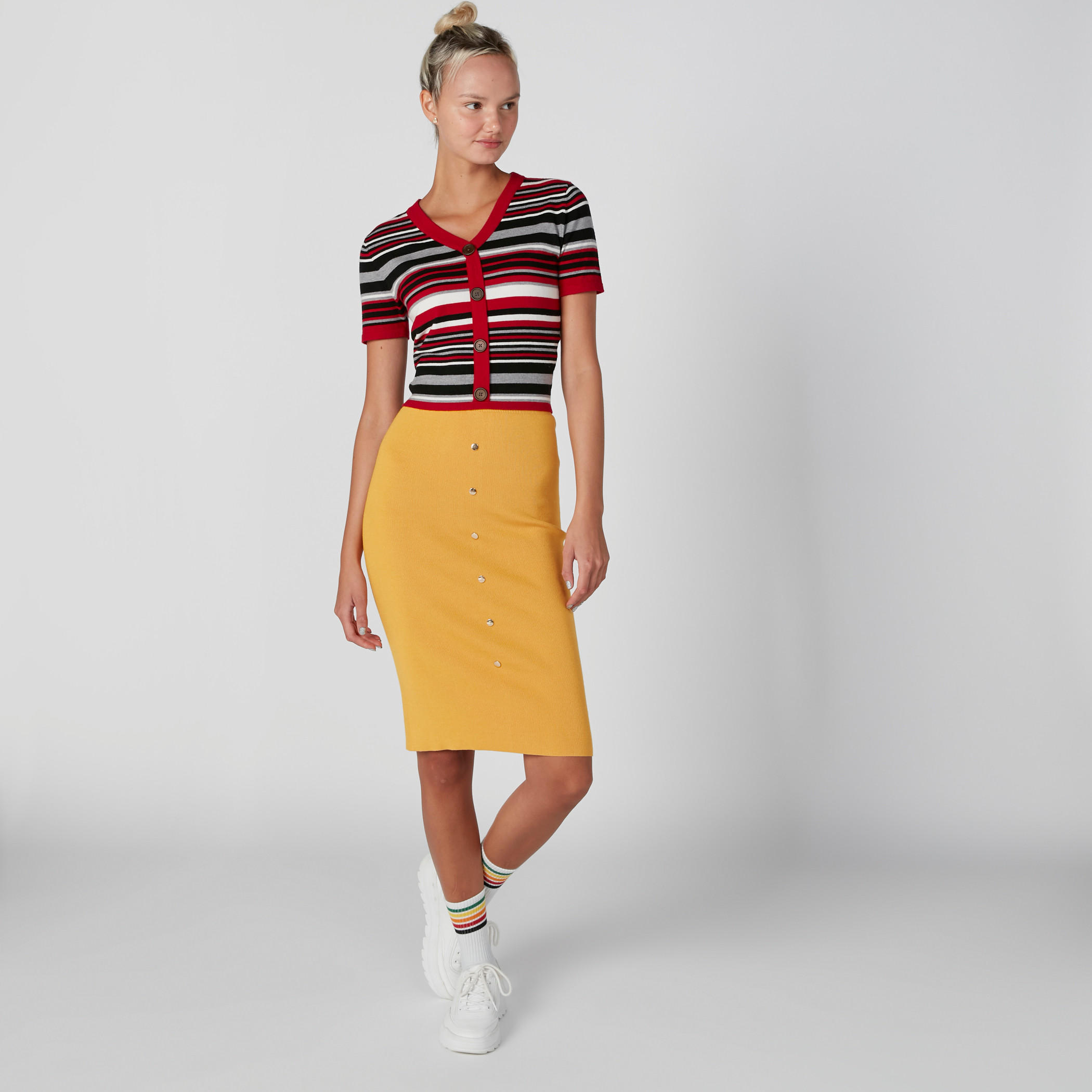 تيشيرت مقلّم بياقة V وأكمام قصيرة-women-clothing-shirtsandblouses-shirts-image-1