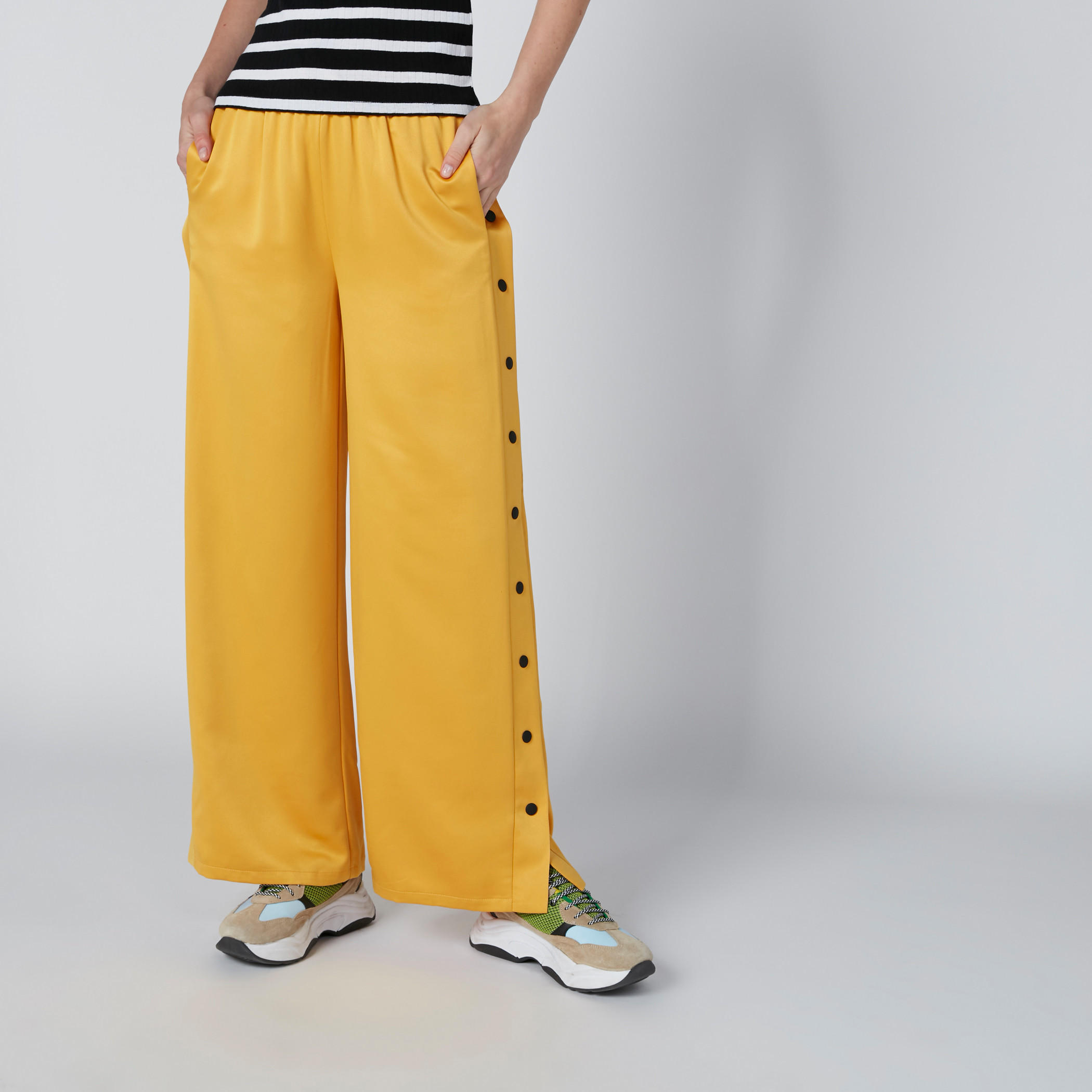 بنطال بالازو بقصّة بوت وشريطة جانبية-women-clothing-bottoms-trousers-image-3