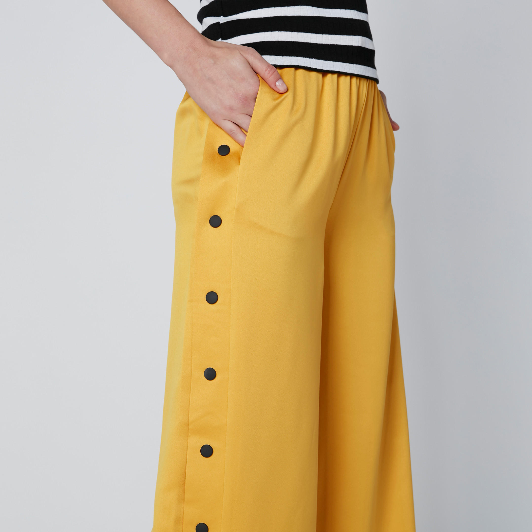 بنطال بالازو بقصّة بوت وشريطة جانبية-women-clothing-bottoms-trousers-image-2
