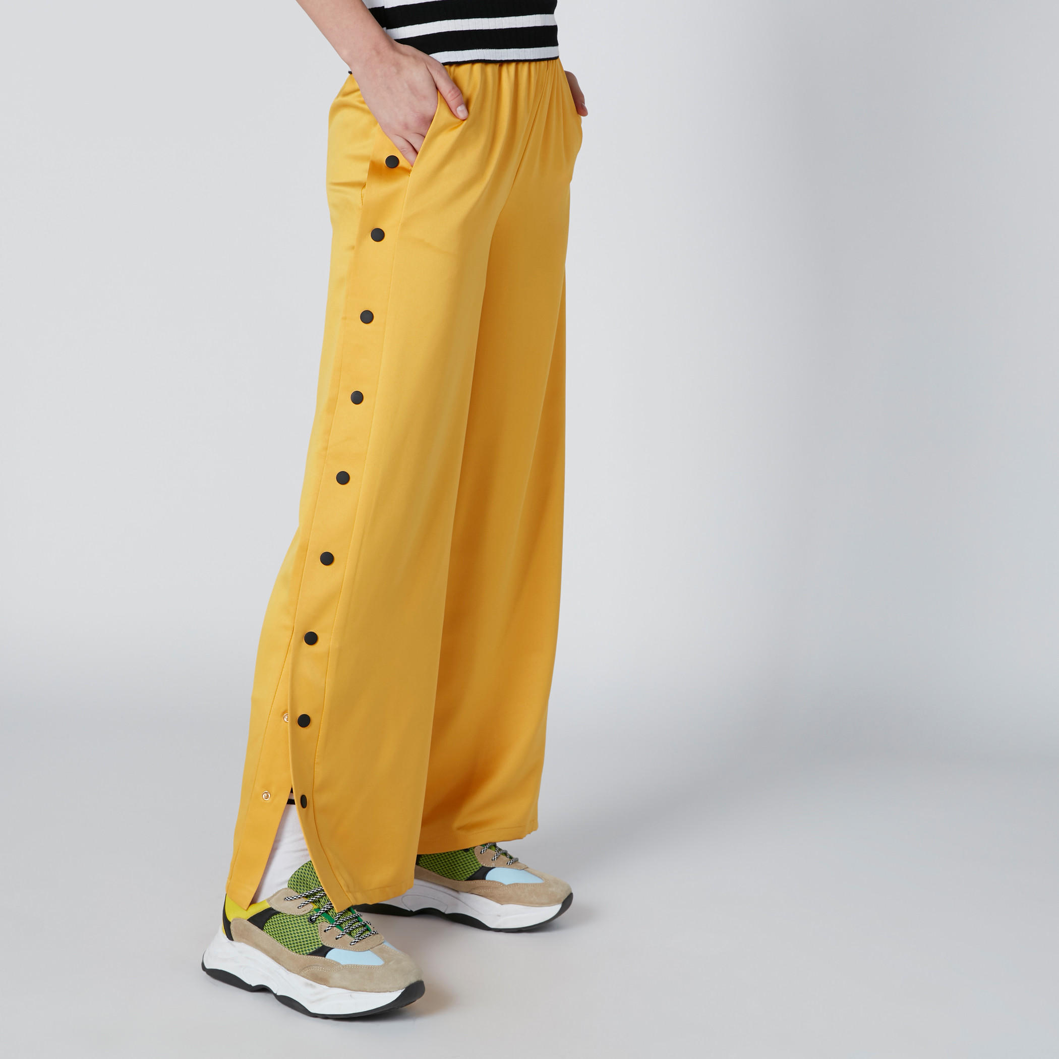 بنطال بالازو بقصّة بوت وشريطة جانبية-women-clothing-bottoms-trousers-image-1
