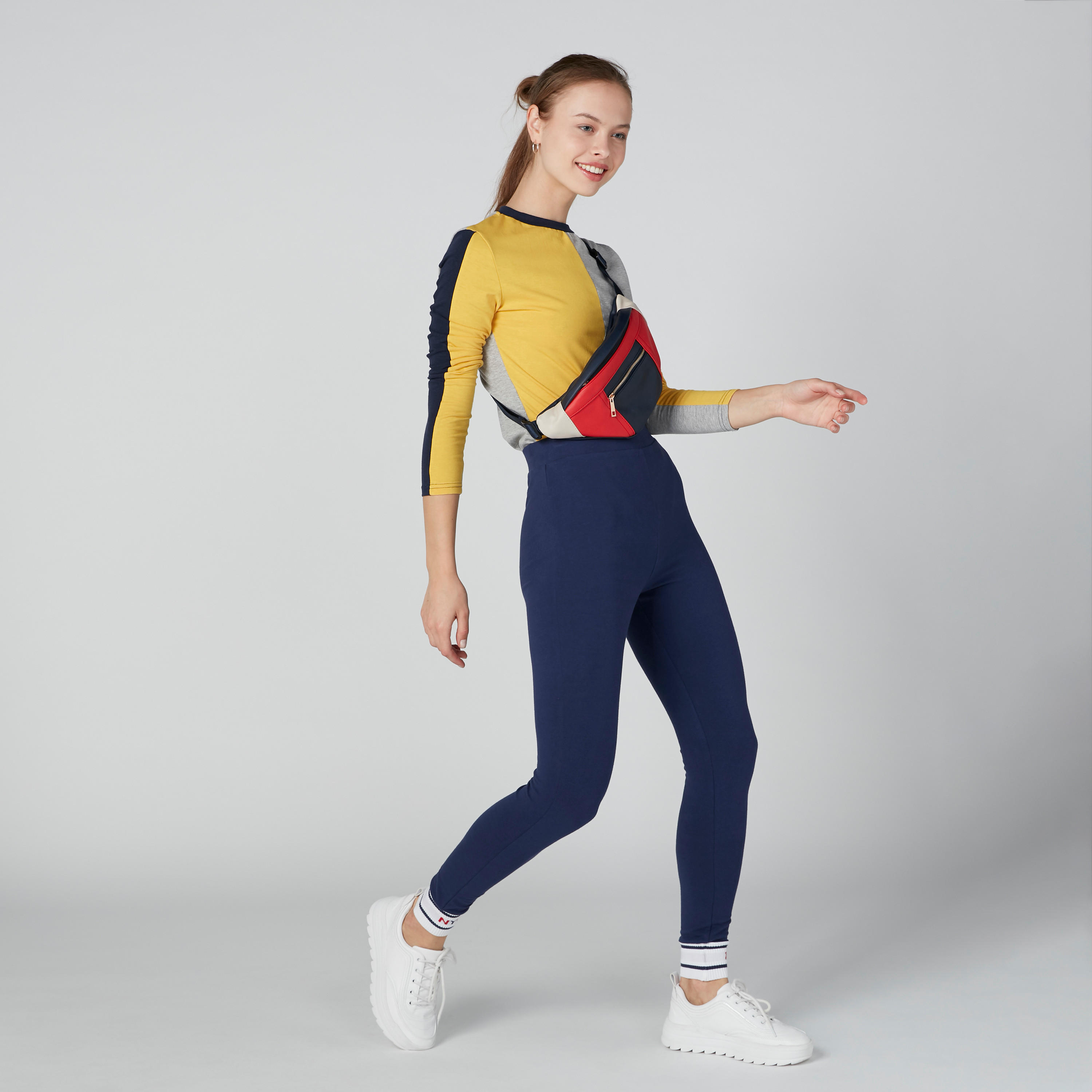 بنطال رياضي بخصر مطاطي وأساور مطّاطية بطبعات-women-clothing-bottoms-joggers-image-9