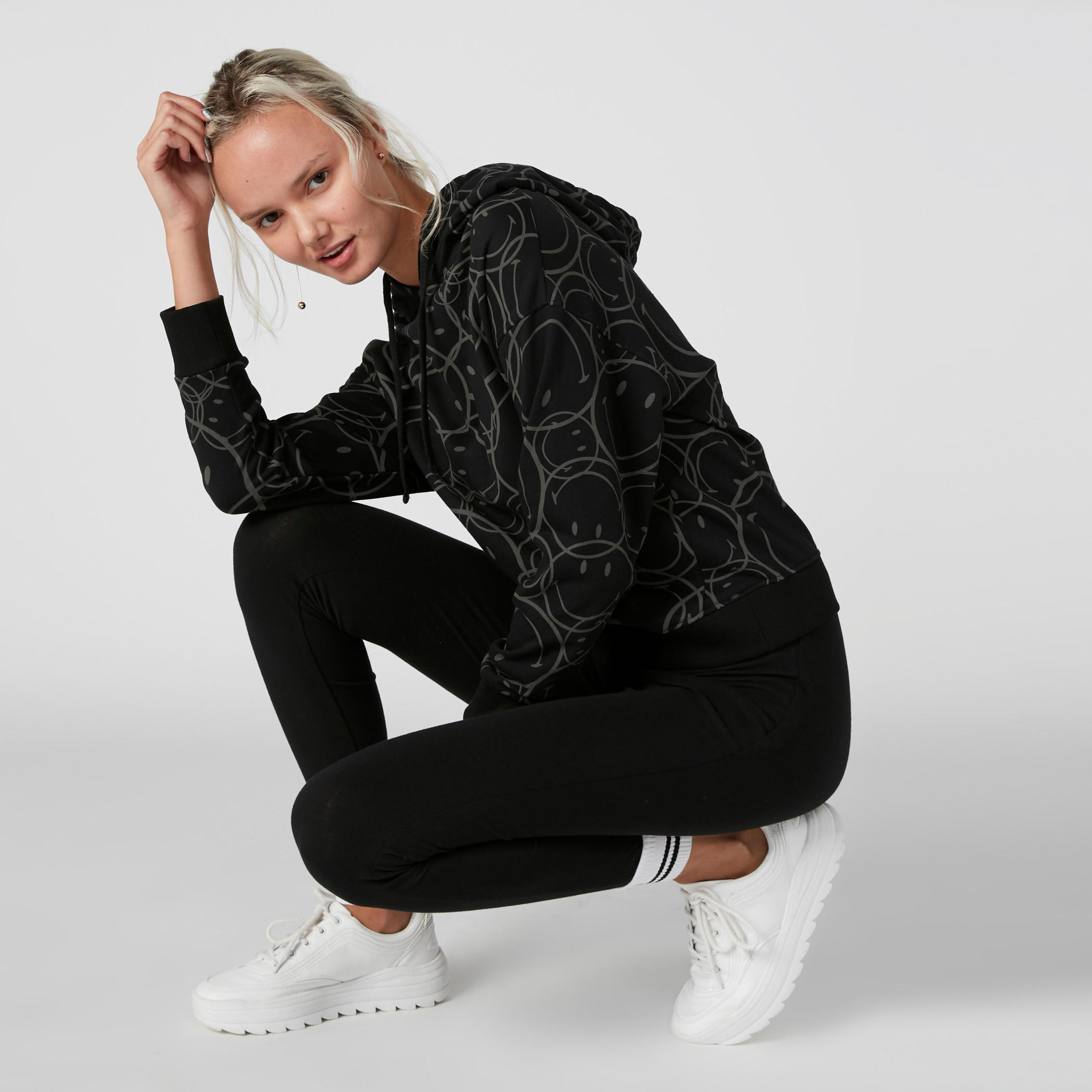 بنطال رياضي بخصر مطاطي وأساور مطّاطية بطبعات-women-clothing-bottoms-joggers-image-5