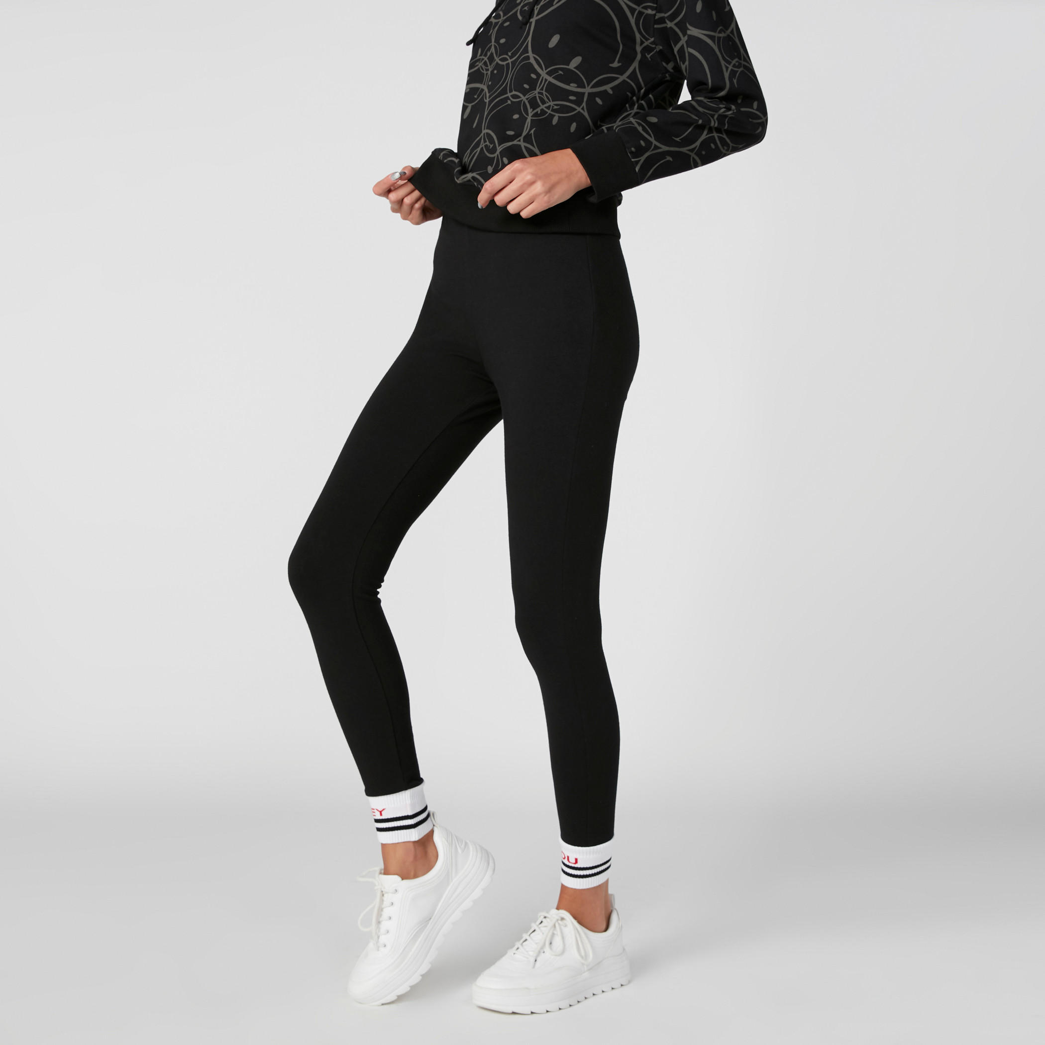 بنطال رياضي بخصر مطاطي وأساور مطّاطية بطبعات-women-clothing-bottoms-joggers-image-7