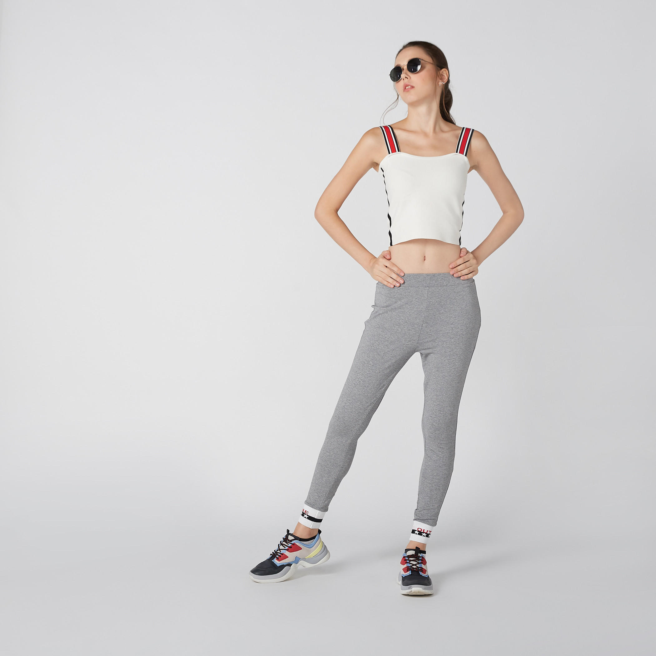 بنطال رياضي بخصر مطاطي وأساور مطّاطية بطبعات-women-clothing-bottoms-joggers-image-2