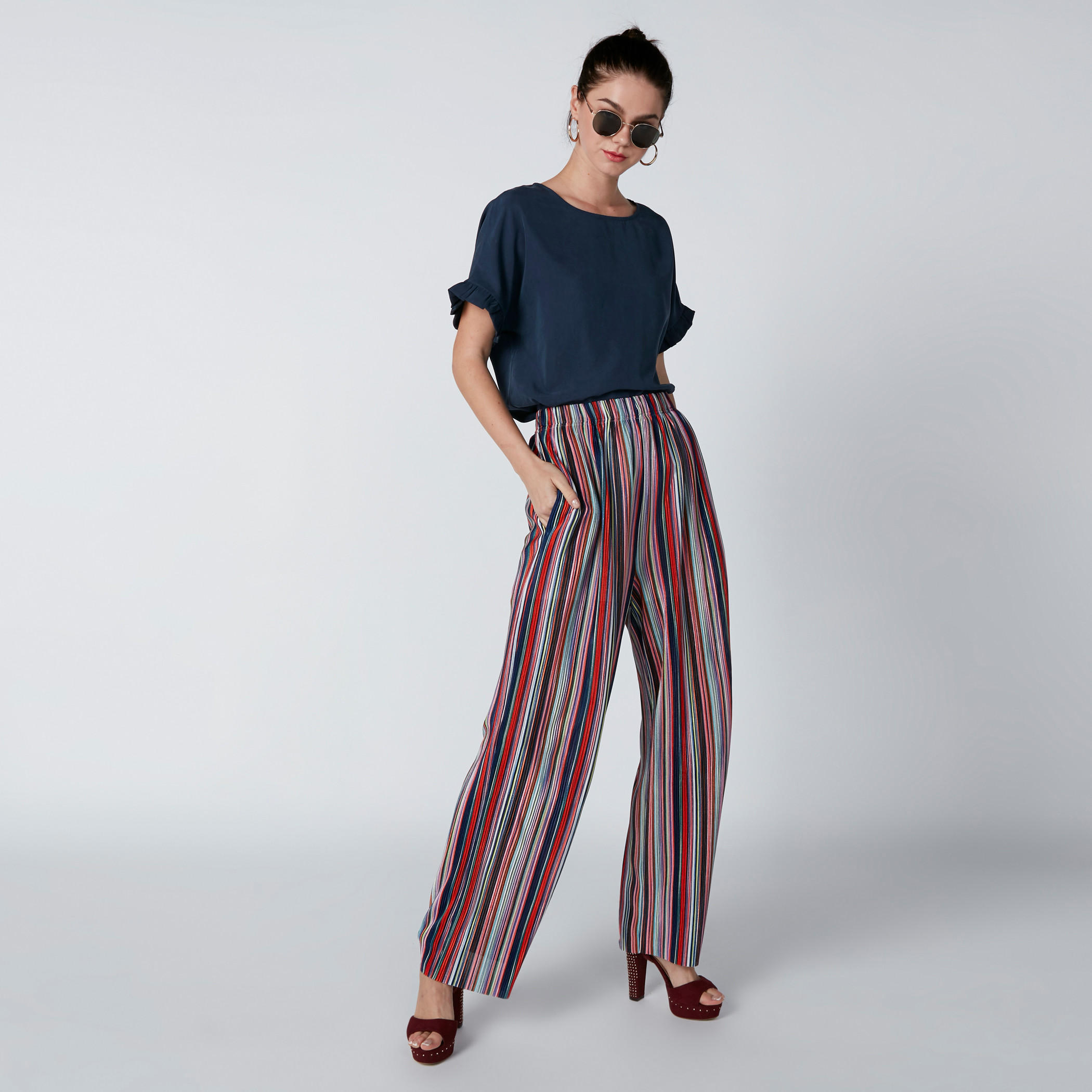 بنطال بالازو مقلّم بخصر مطّاطي وجيوب-women-clothing-bottoms-trousers-image-3