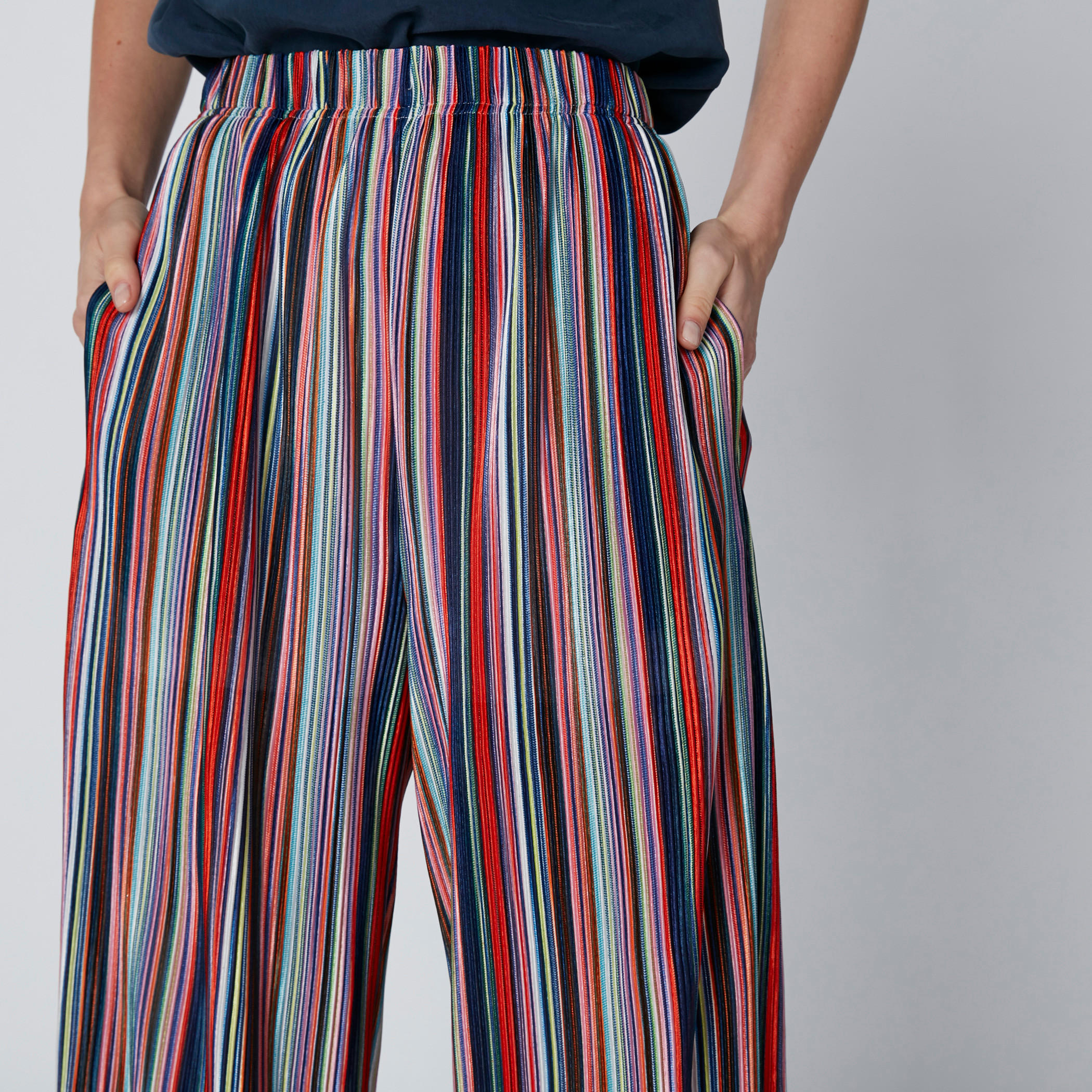 بنطال بالازو مقلّم بخصر مطّاطي وجيوب-women-clothing-bottoms-trousers-image-4