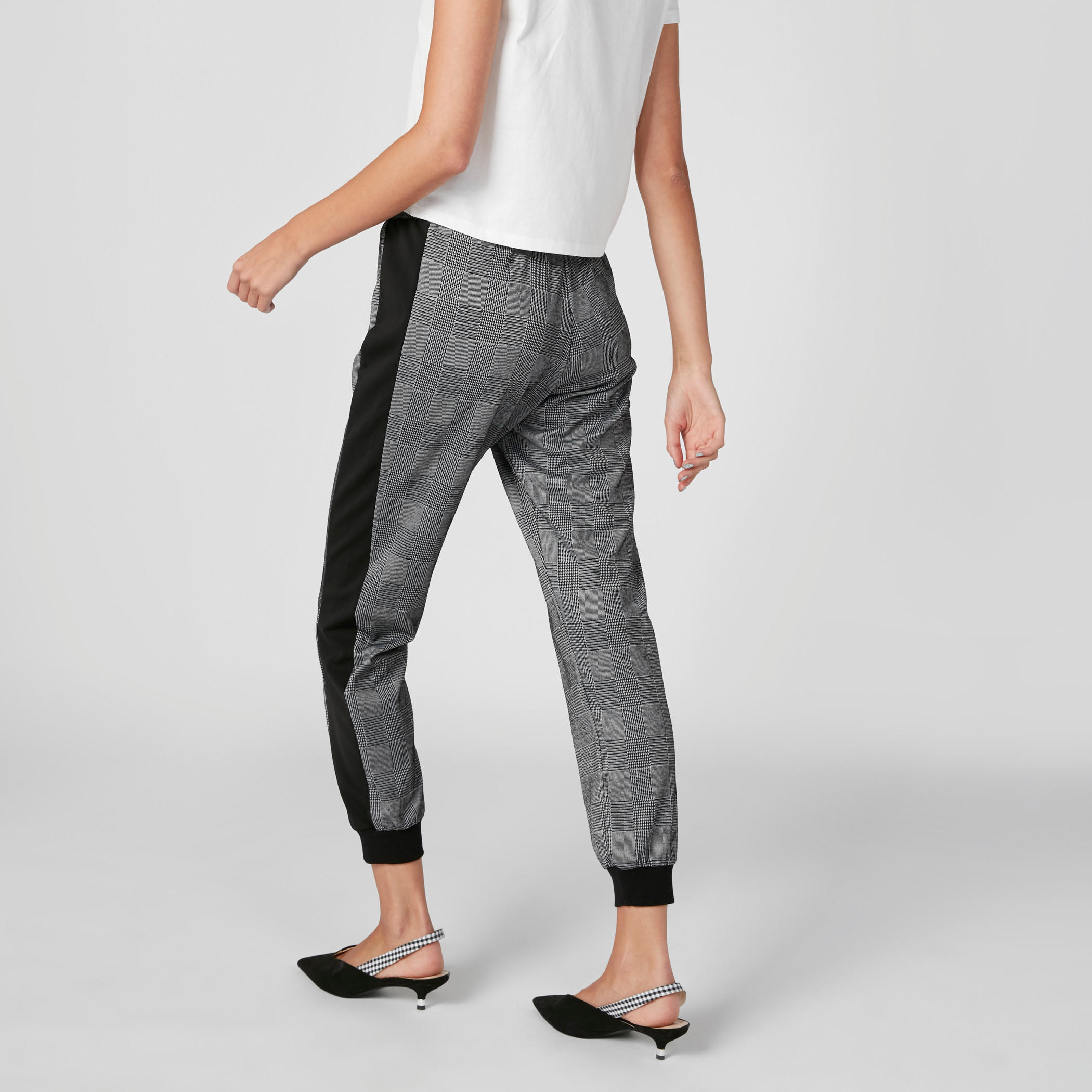بنطال رياضي كاروهات بشريطة جانبية-women-clothing-bottoms-joggers-image-2