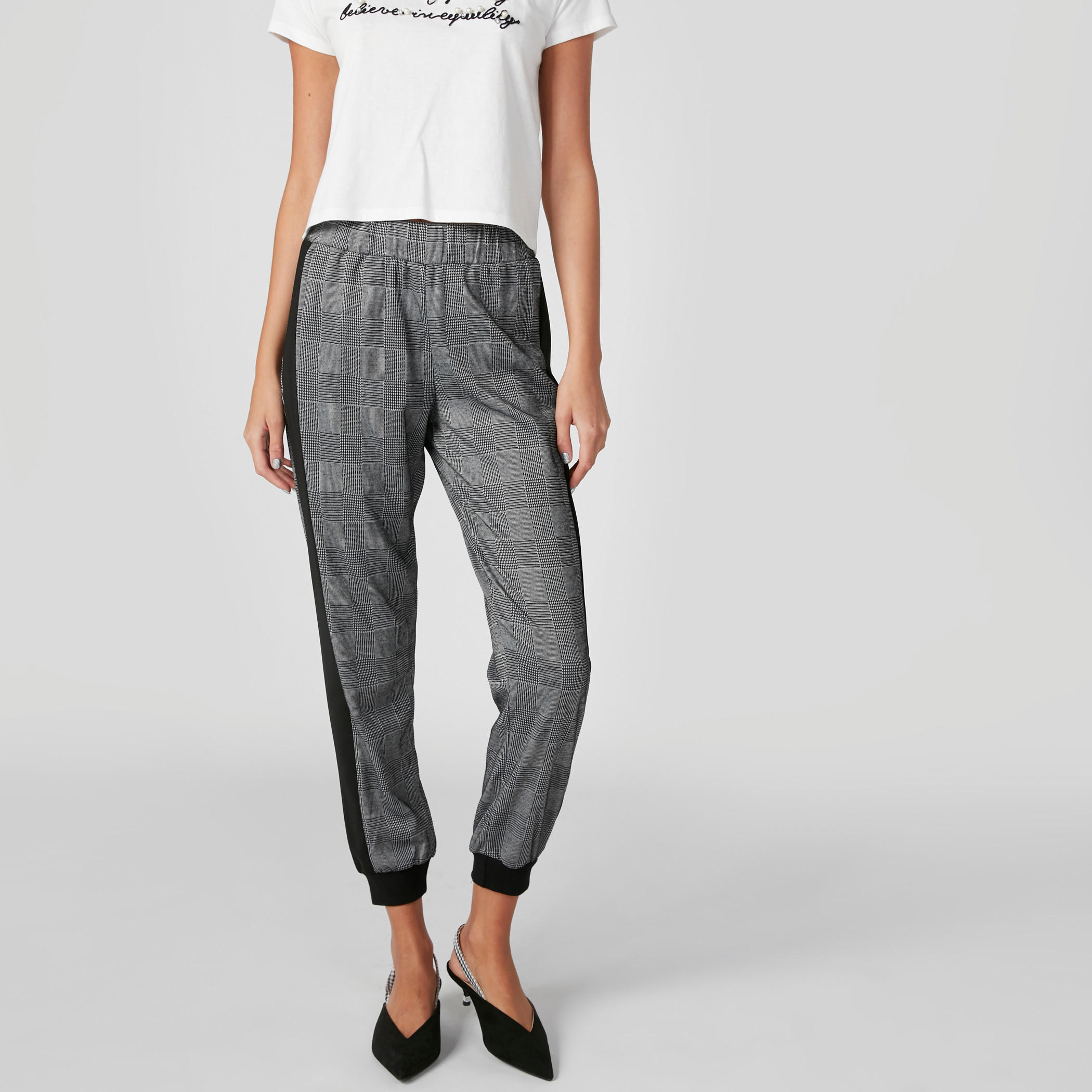 بنطال رياضي كاروهات بشريطة جانبية-women-clothing-bottoms-joggers-image-3