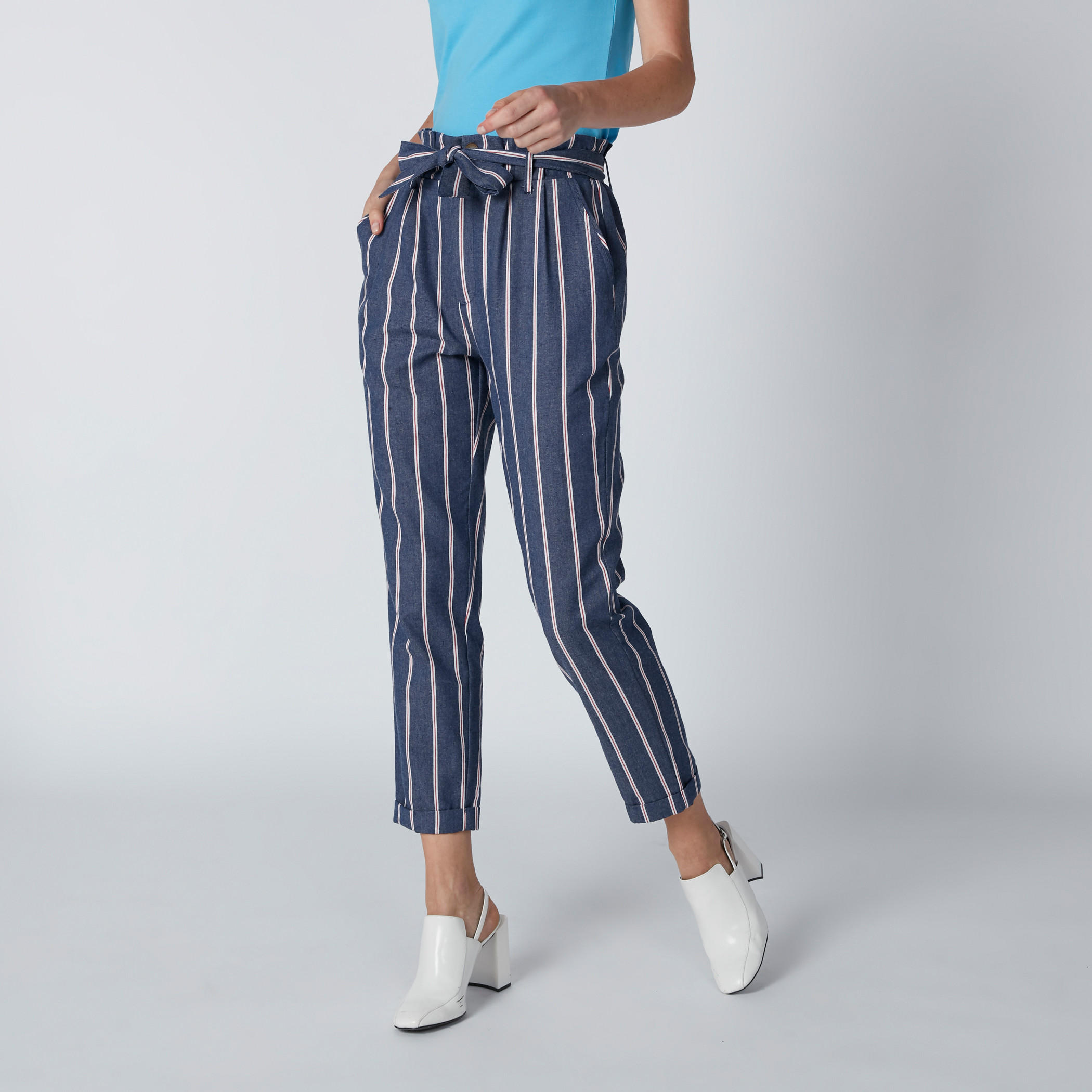 بنطال مقلّم قصير بجيوب-women-clothing-bottoms-trousers-image-1