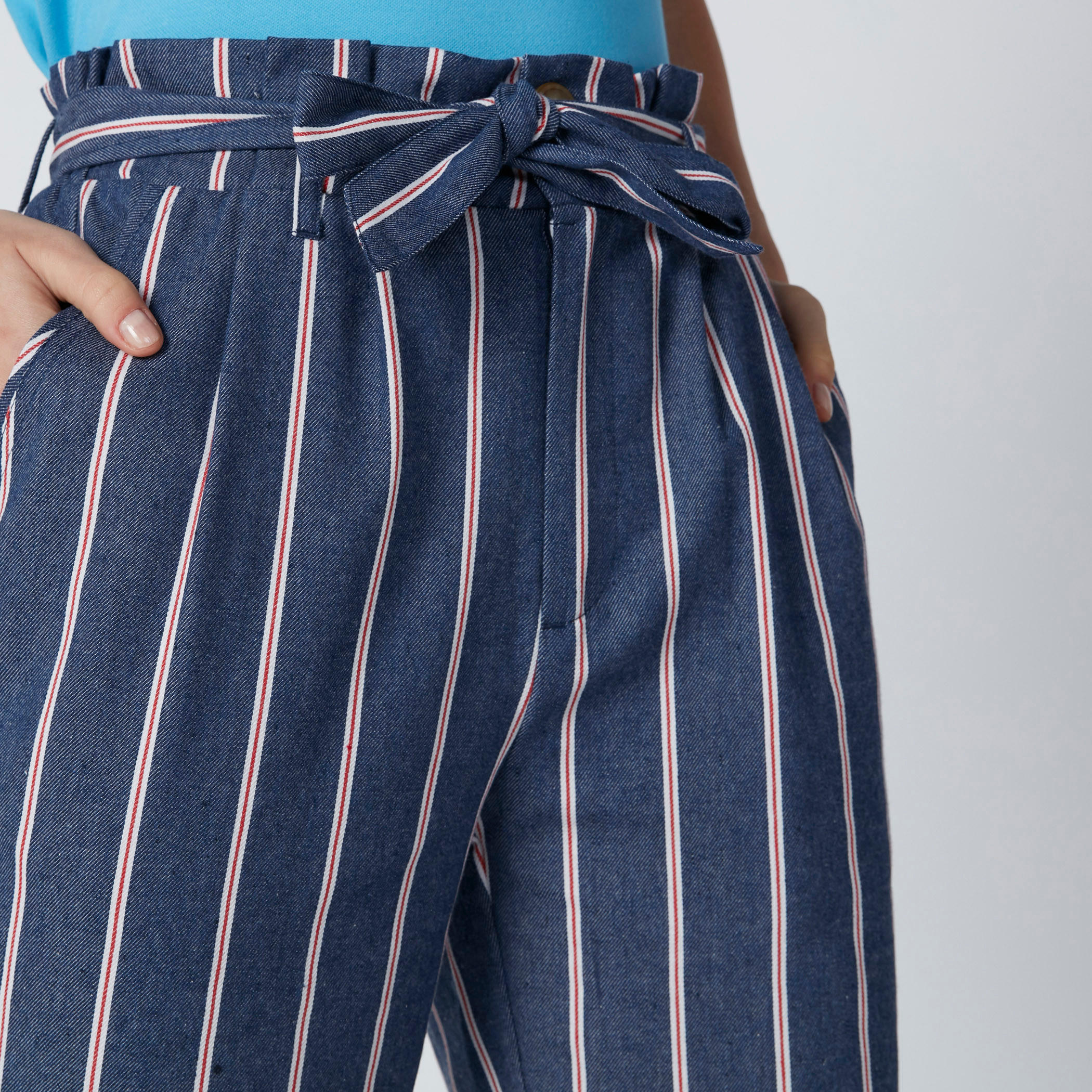بنطال مقلّم قصير بجيوب-women-clothing-bottoms-trousers-image-4