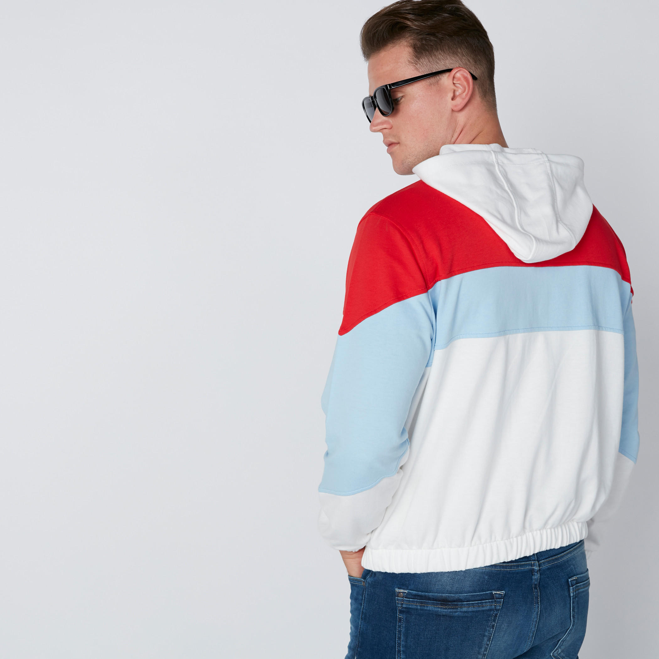 جاكيت بأكمام طويلة وسحّاب إغلاق وقبّعة-men-clothing-jacketsandblazers-jackets-image-2