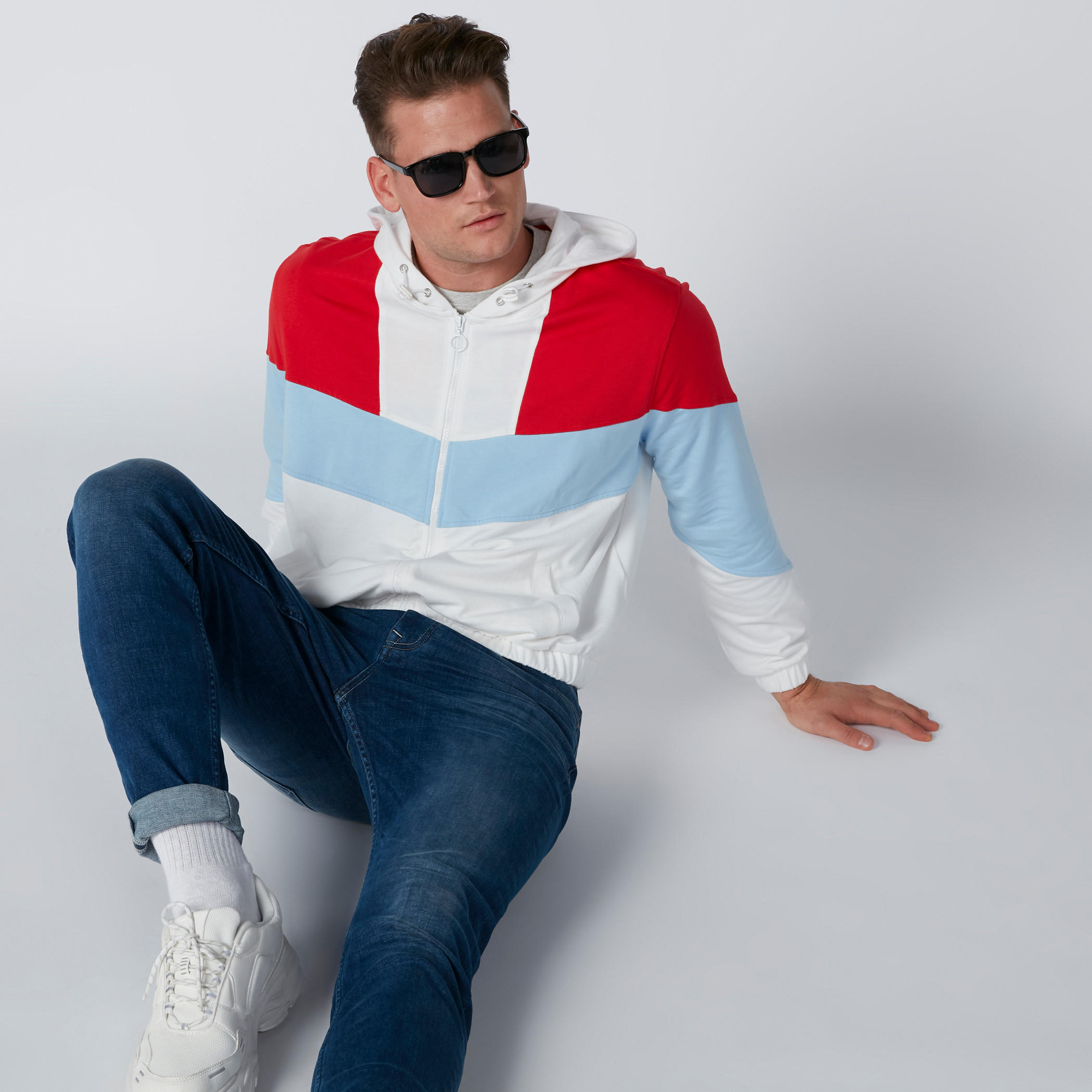 جاكيت بأكمام طويلة وسحّاب إغلاق وقبّعة-men-clothing-jacketsandblazers-jackets-image-3